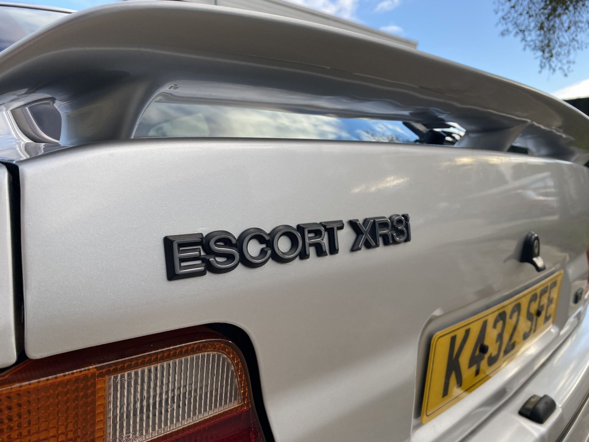 Ford Escort XR3i - Image 24 of 40