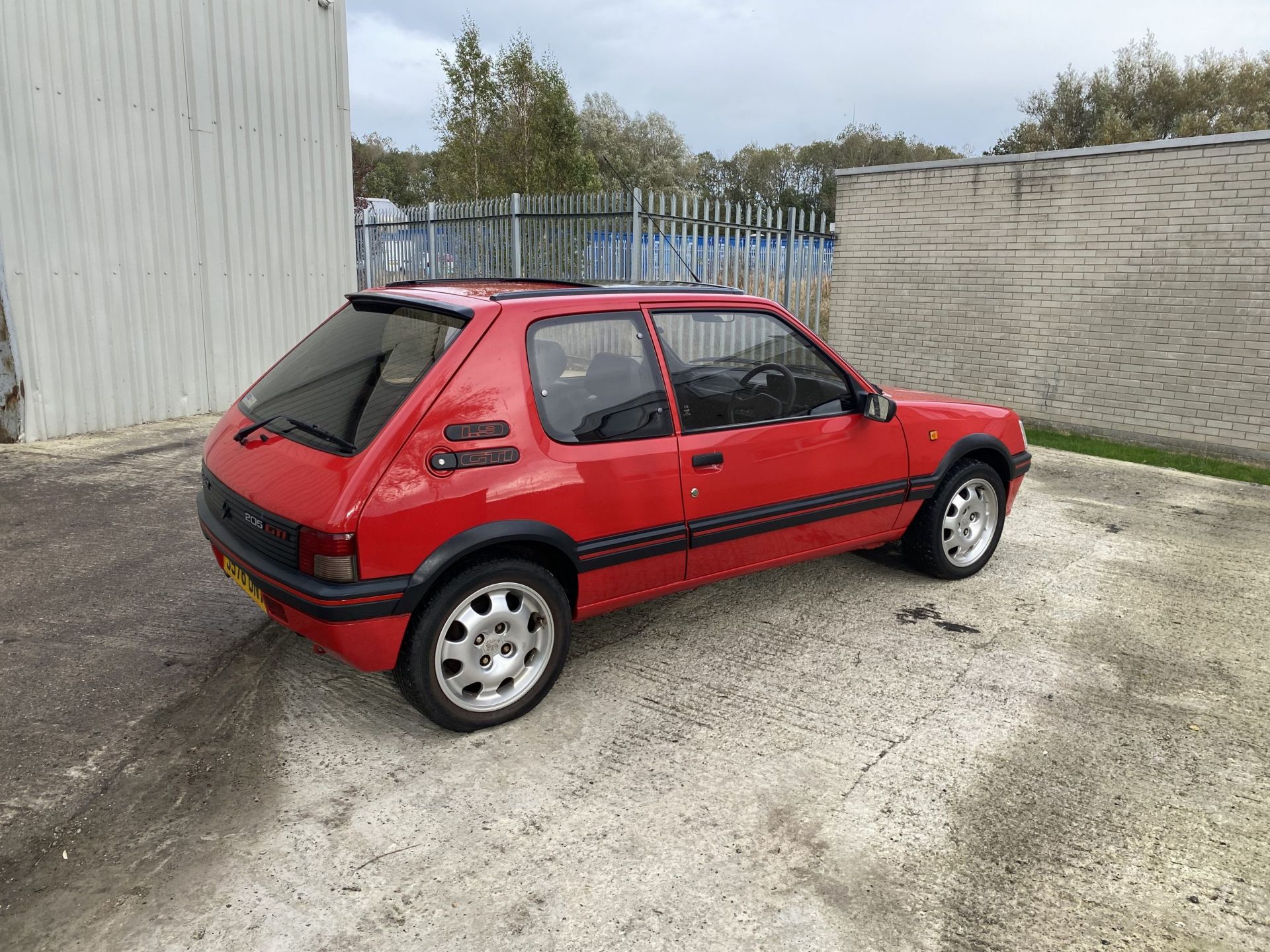 Peugeot 205 GTI 1.9 - Image 4 of 40