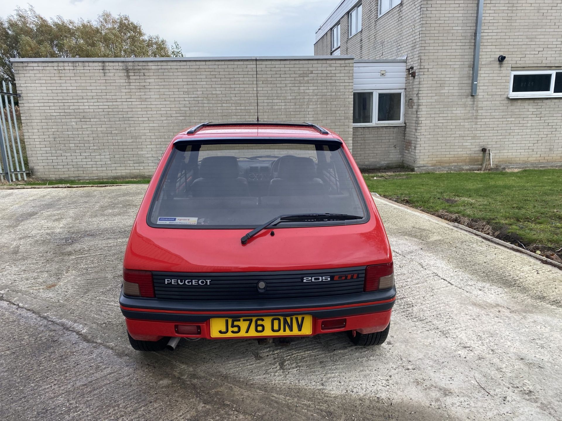 Peugeot 205 GTI 1.9 - Image 6 of 40