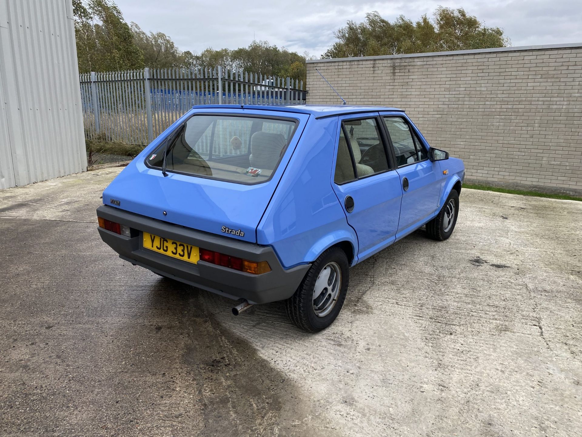 Fiat Strada 75cl - Image 2 of 38