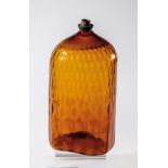 Seltene Rechteckflasche aus braunem Glas