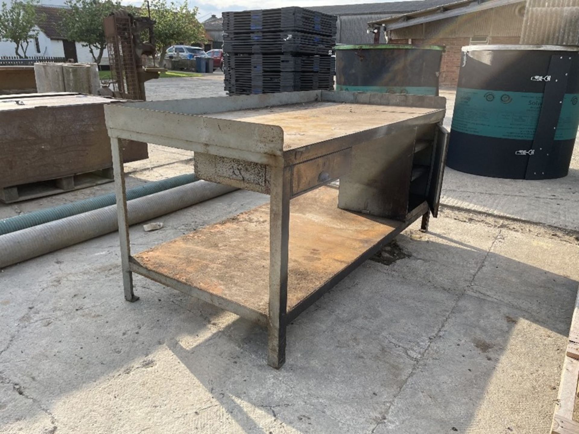 Steel work bench