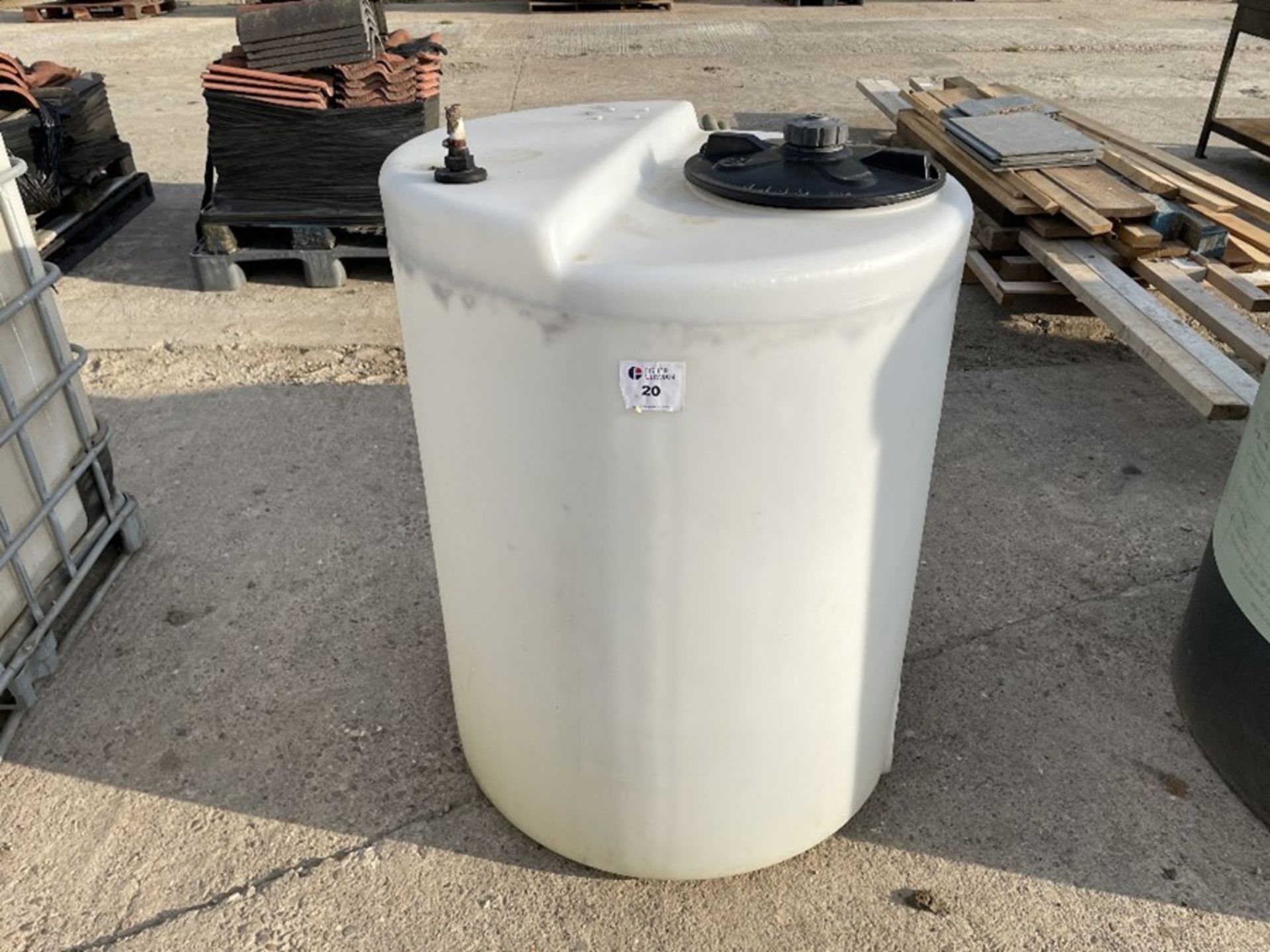 Plastic tank