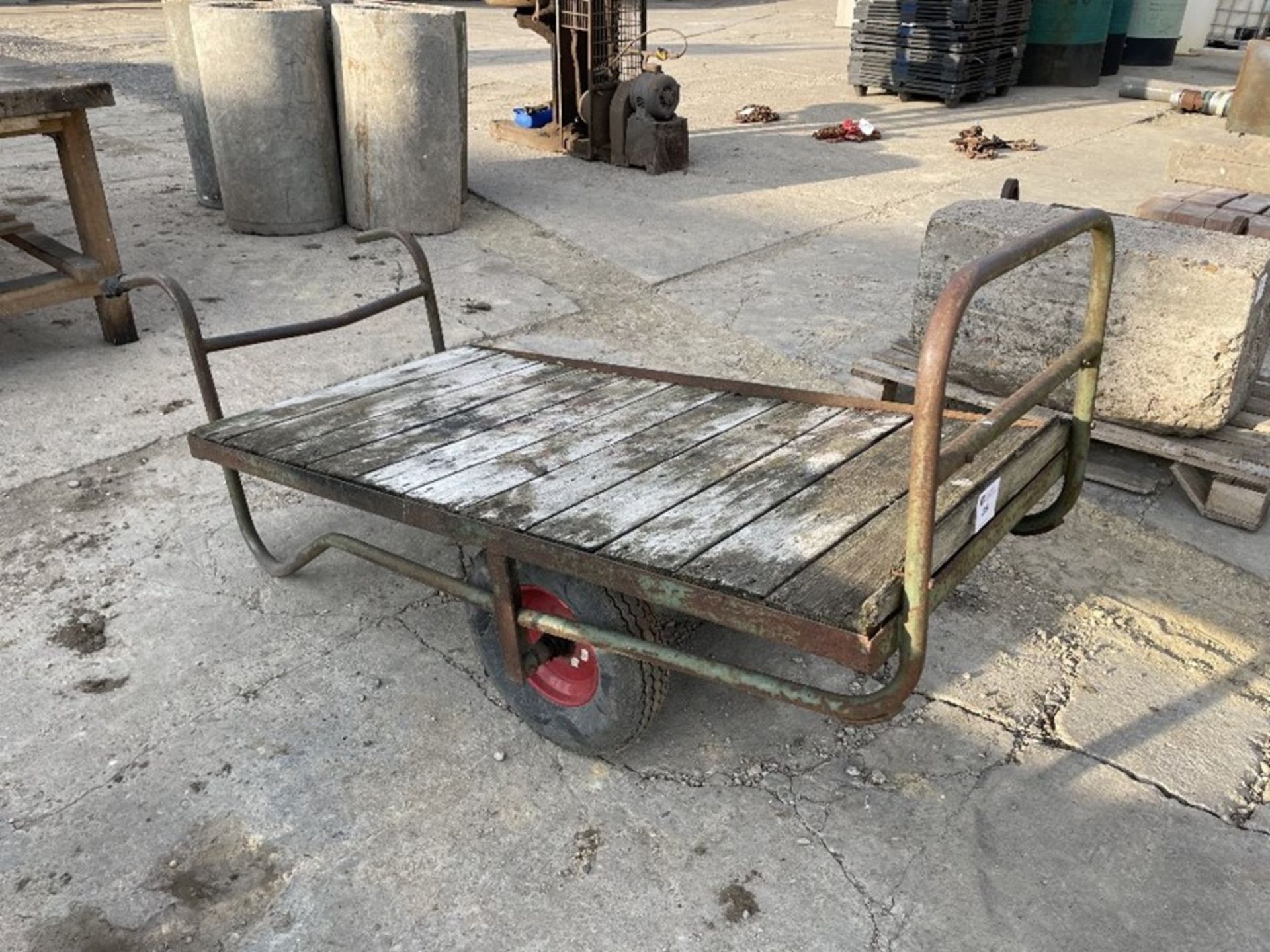 Flat bed trolley