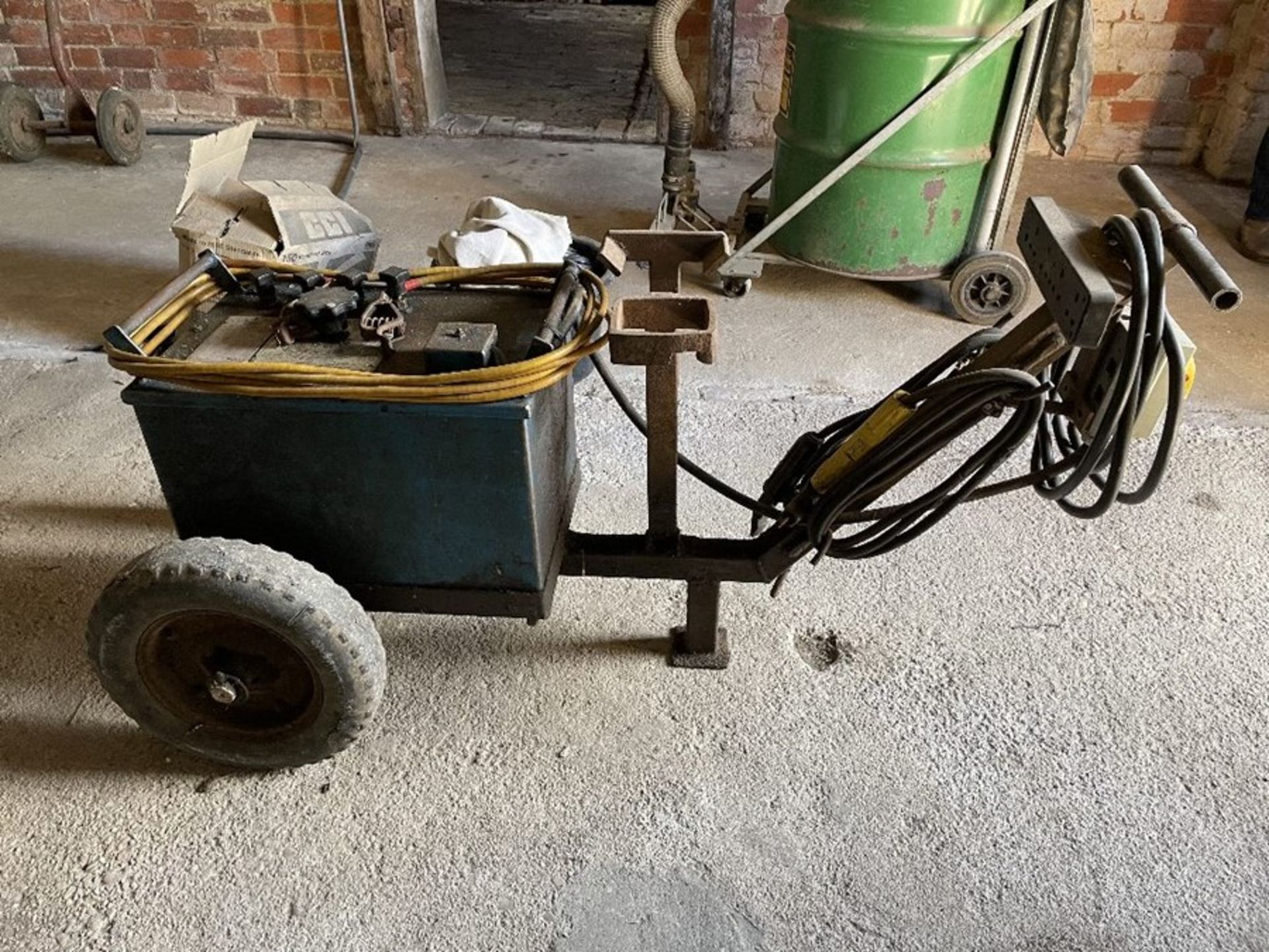 Cytringham Bantam oil cooled electric arc welder - Image 3 of 6