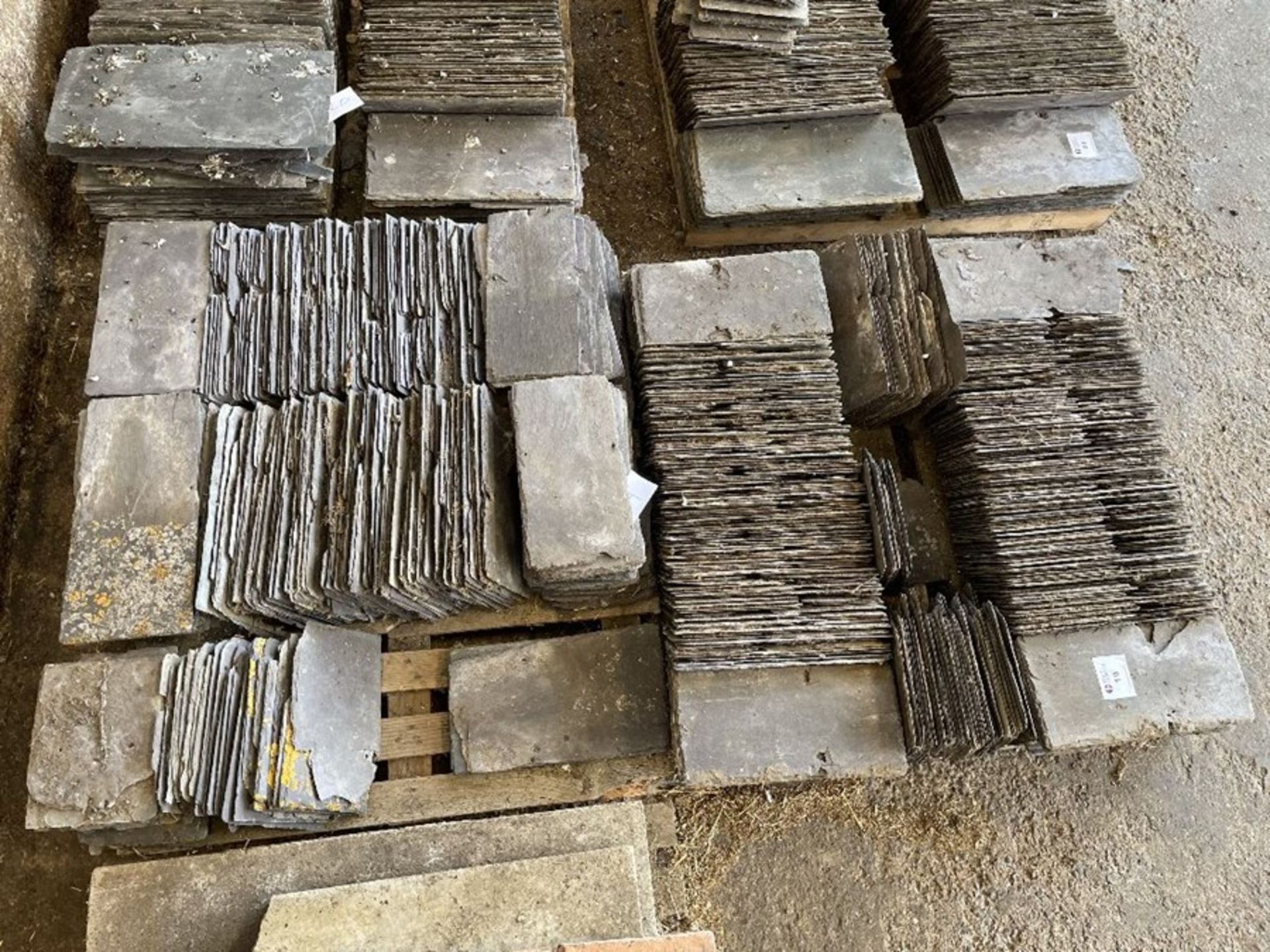 2 x Pallets roof slate tiles approx 16" x 8" - Image 2 of 4