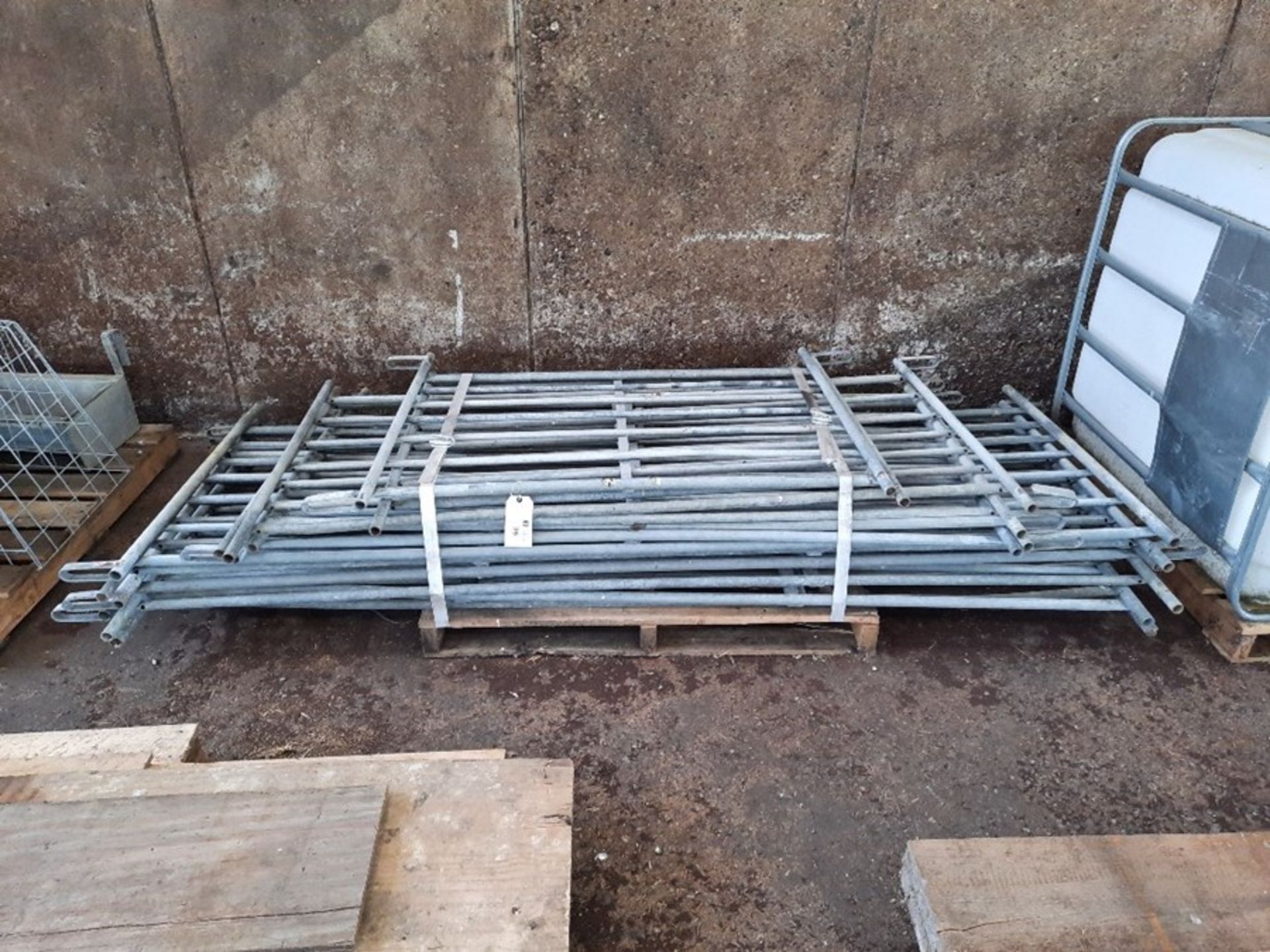 Qty galvanised sheep hurdles (4', 6', 8')