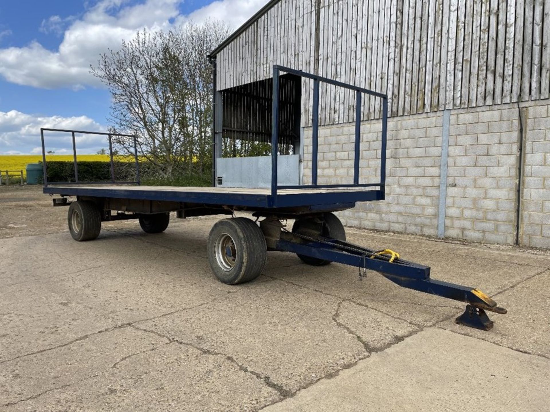 Boden 28ft turntable bale trailer