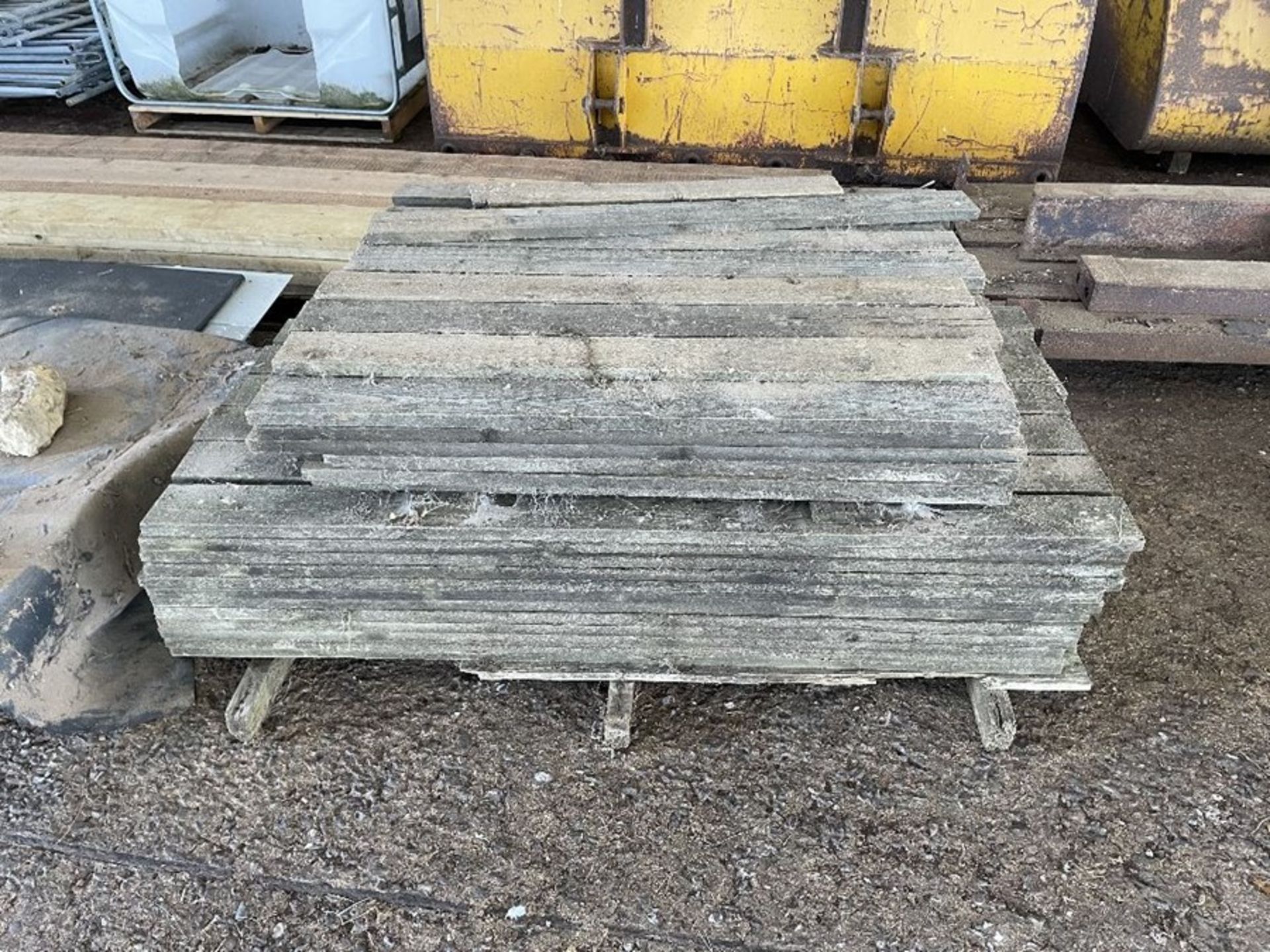 Qty Sawn timber lengths 4' x 1' - Image 2 of 3