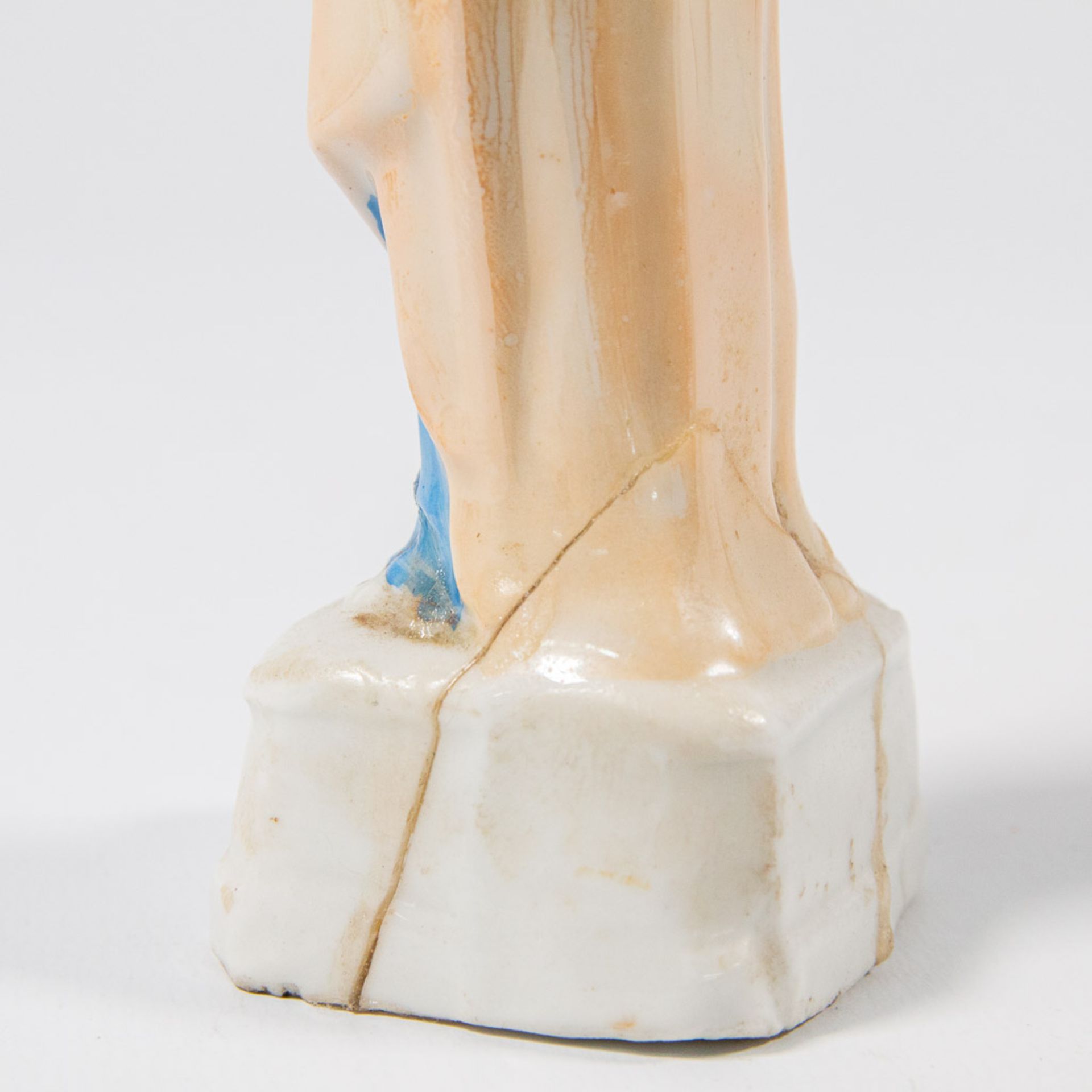 A collection of 11 bisque porcelain holy statues, Mary, Joseph, and Madonna. - Image 9 of 49