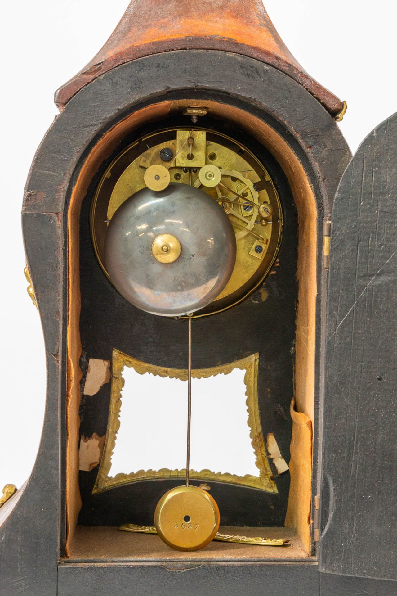 A table clock made of a wood base, with boulle inlay and mounted with bronze, marked Raingo Frères. - Bild 13 aus 15