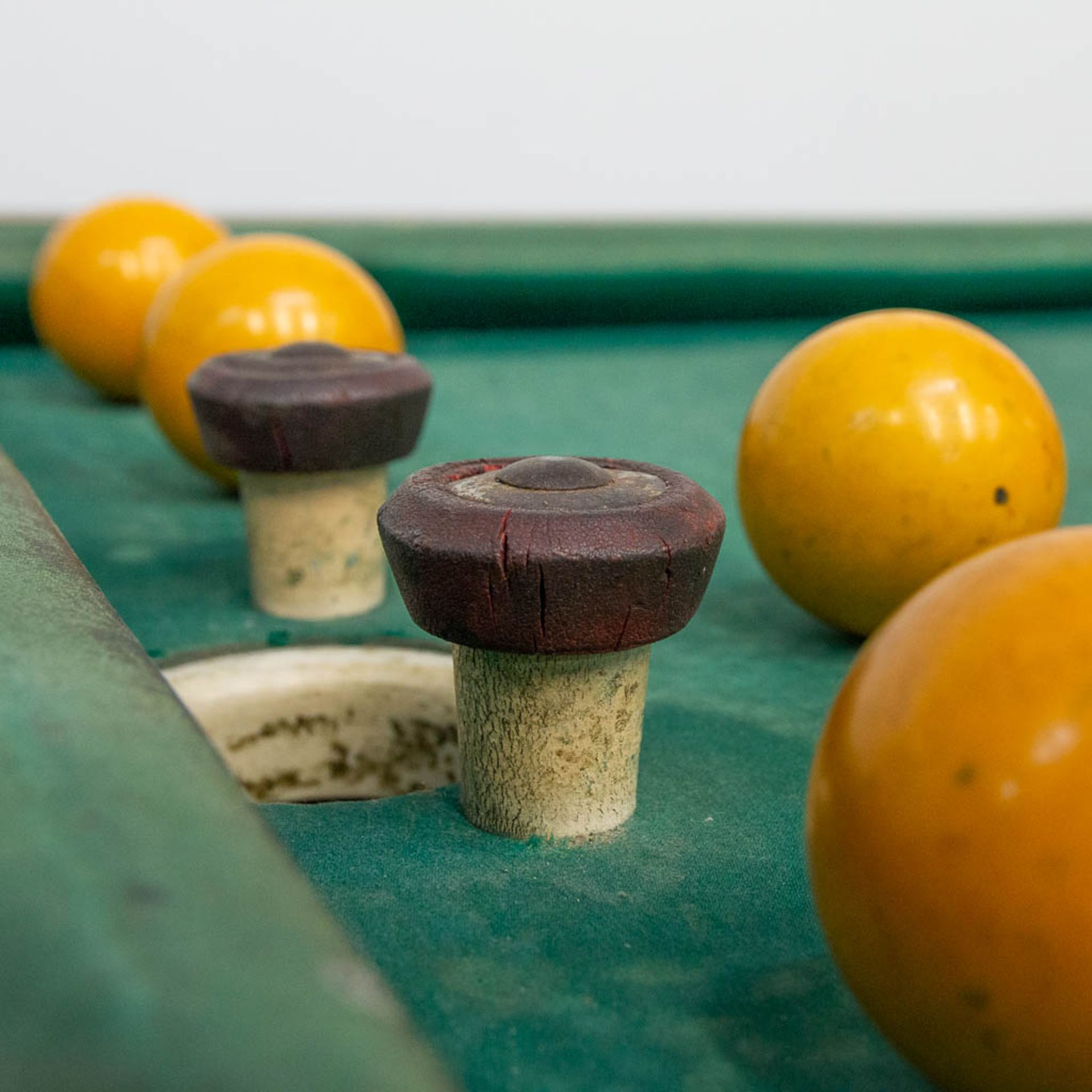 An antique bumper pool table. - Bild 4 aus 15