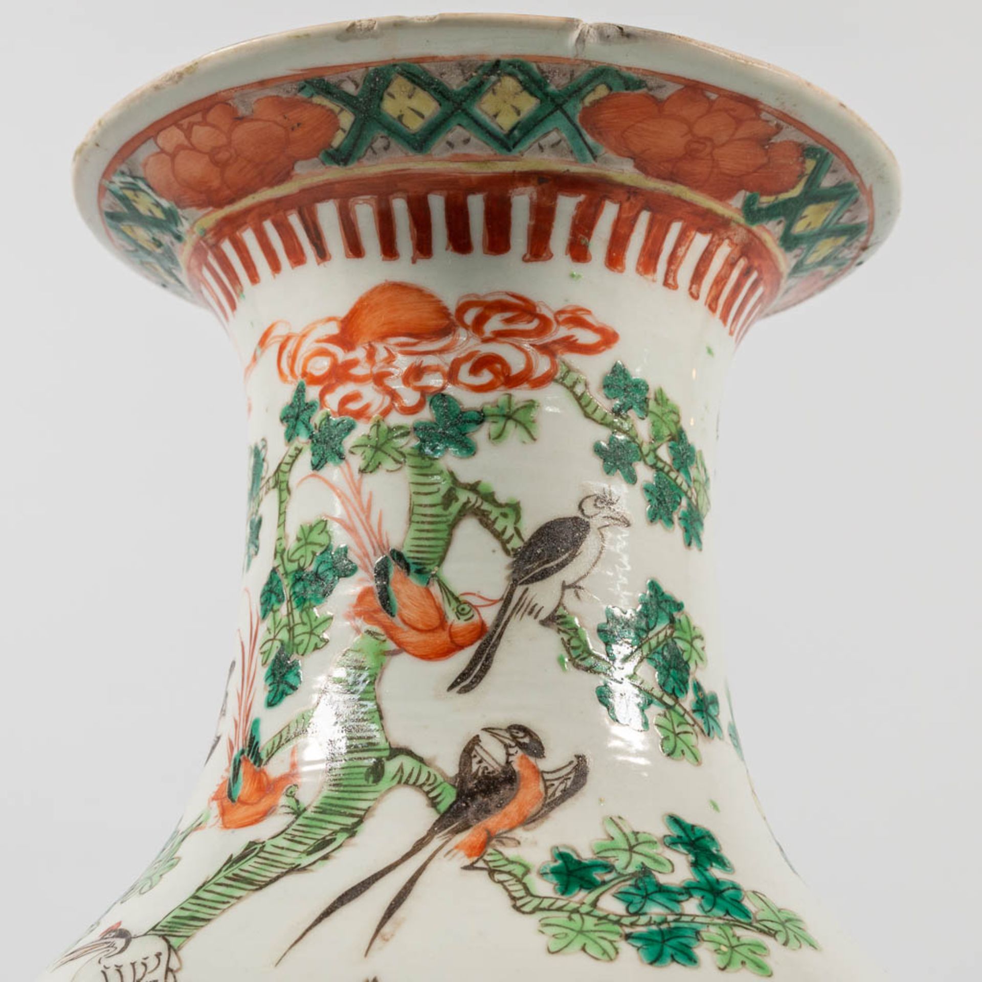 A collection of 2 Chinese vases, with decor of Ladies in court and peacocks. 19th/20th century. - Image 12 of 14