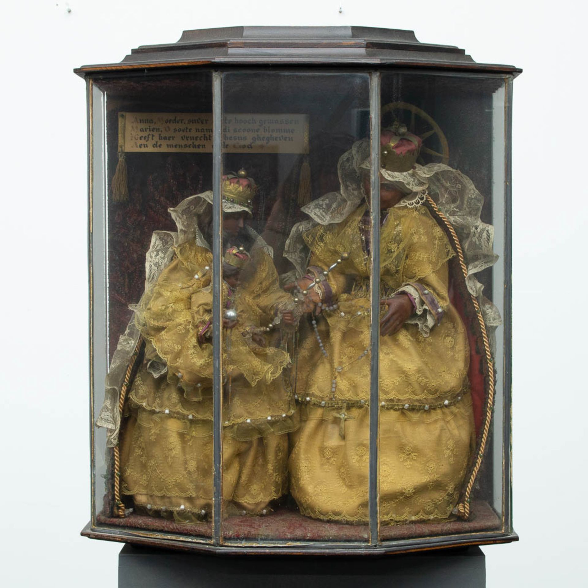 A shrine, with a Collection of 3 wax statues - Bild 7 aus 13