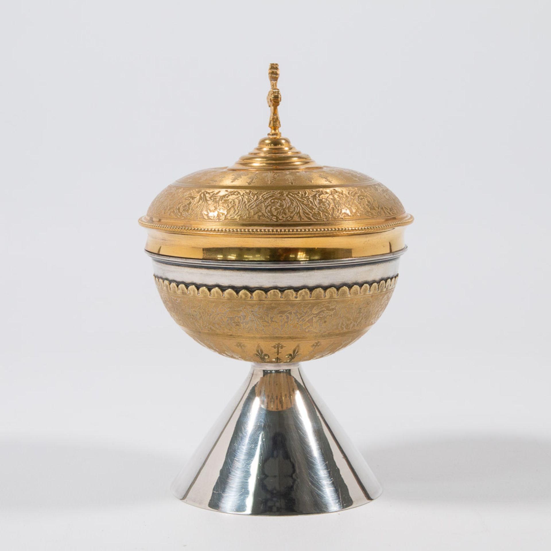 An antique, silver ciborium. - Bild 2 aus 17