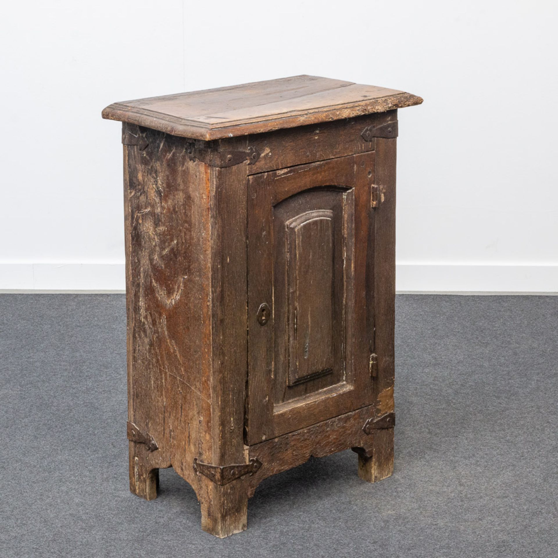 A One door cabinet, oak. - Image 4 of 25
