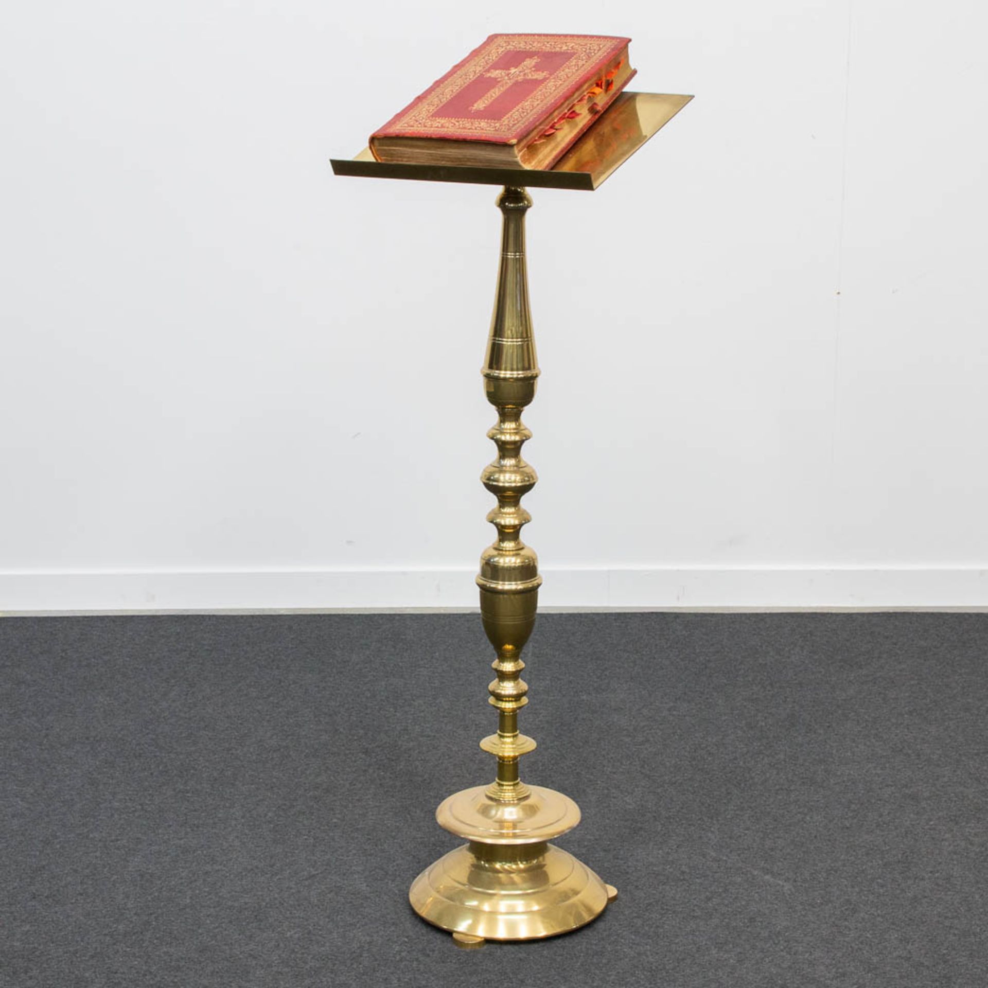 A Bronze standing lectern for church, combined with a Missale Romanum church book. - Bild 6 aus 16