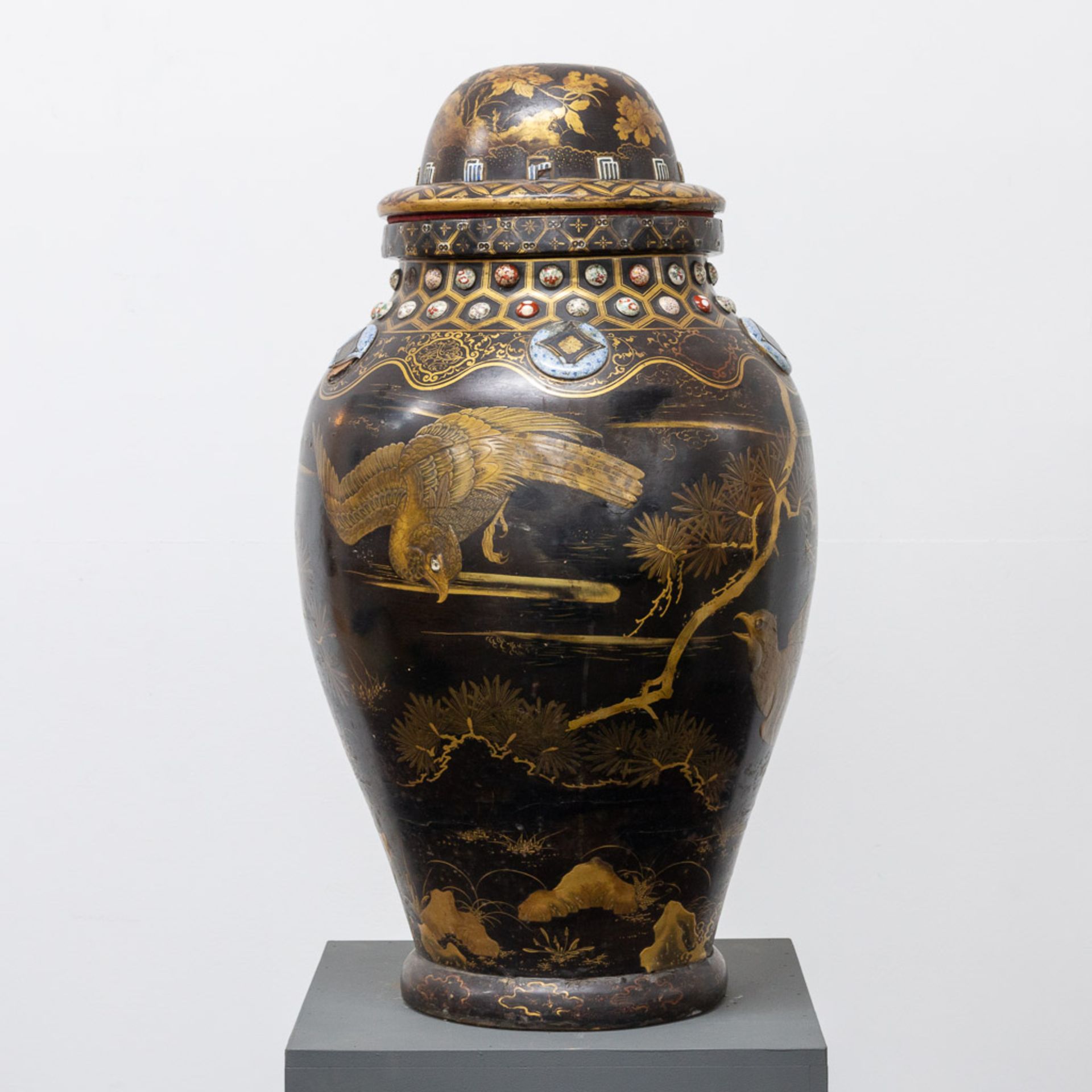 A large Japanese display vase, made of terracotta combined with wood. - Image 4 of 38