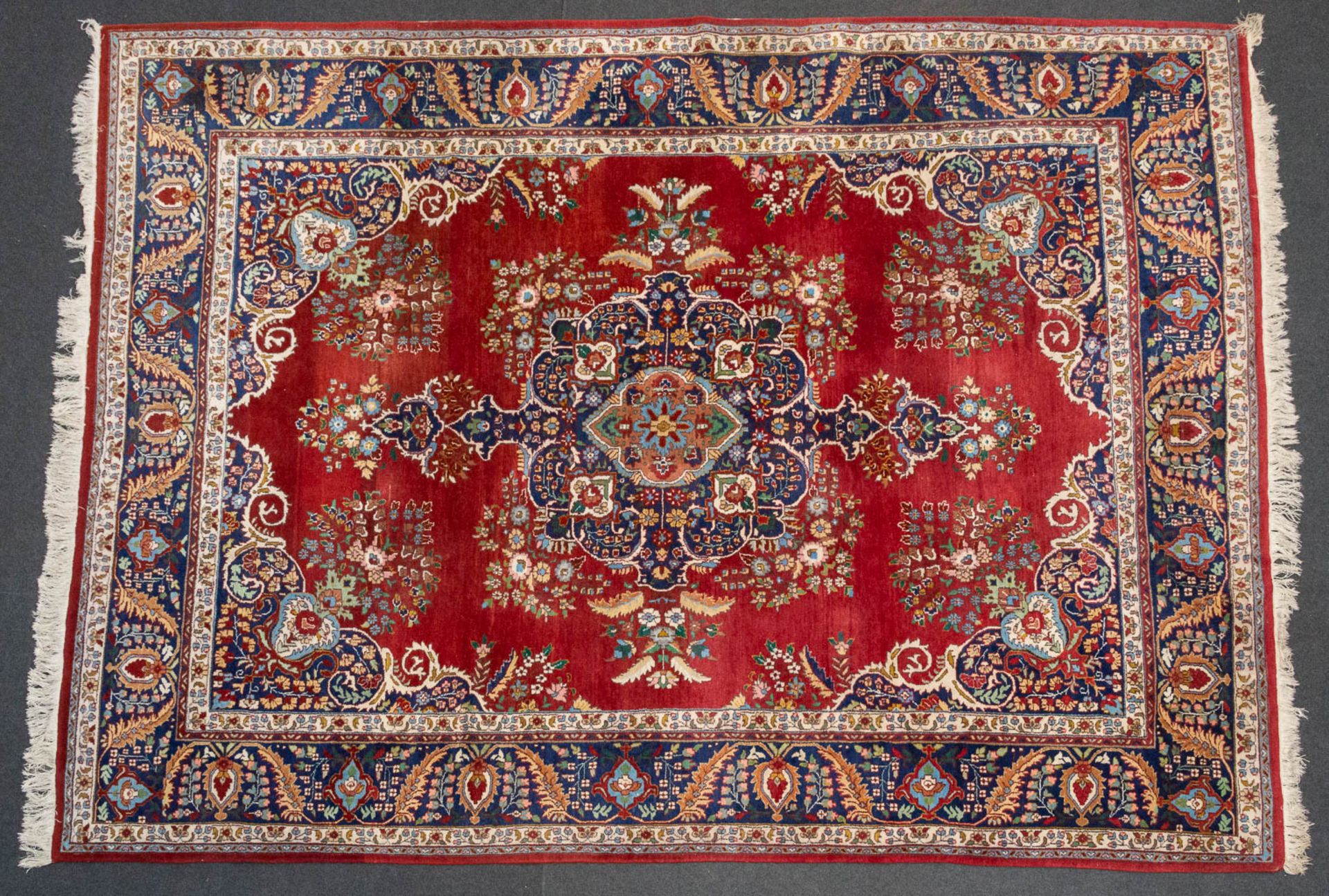 An Oriental, hand-made carpet 348 x 258 - Image 7 of 9