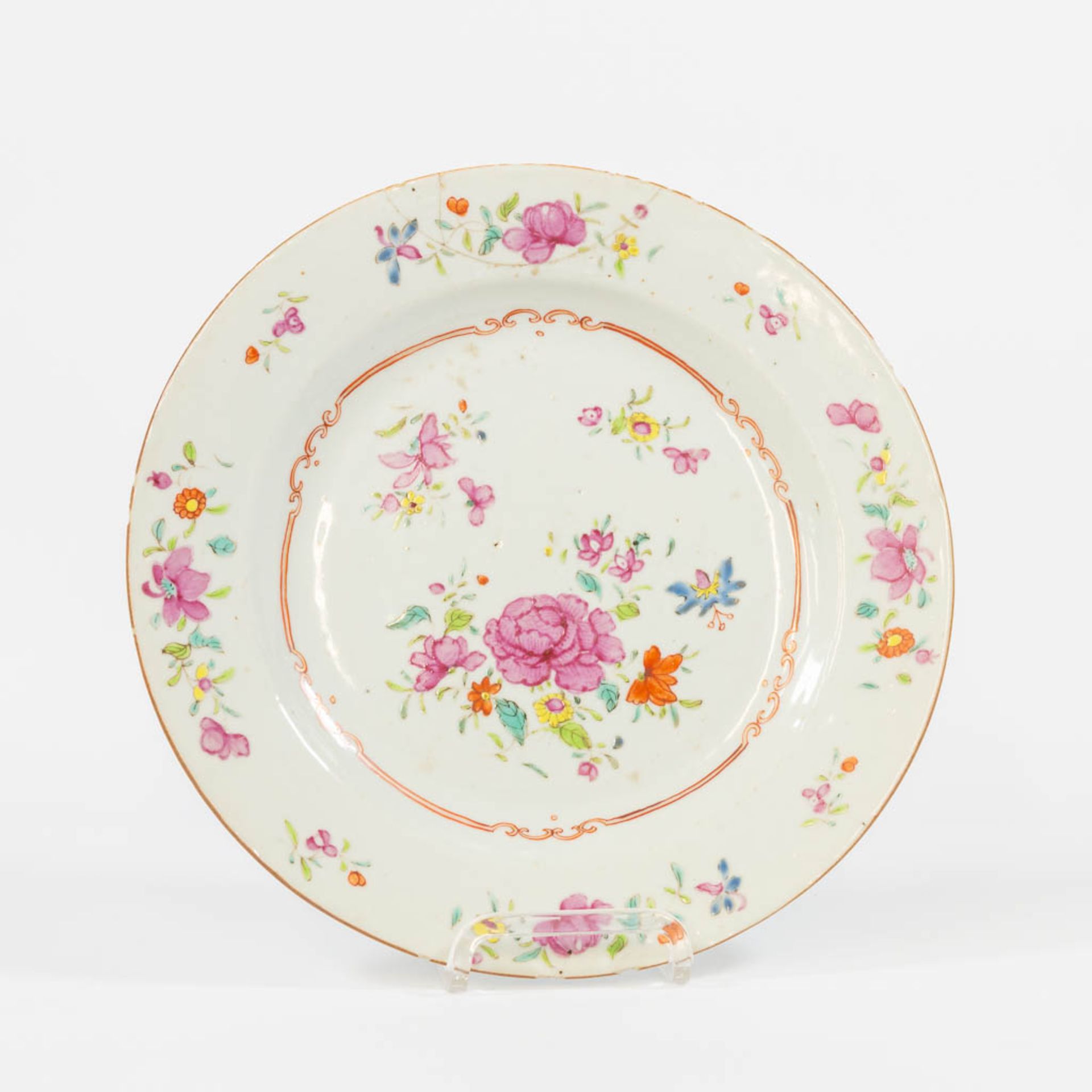 A collection of 6 display plates, famille rose. - Image 20 of 28