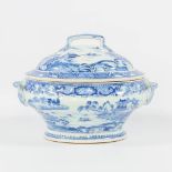A large Chinese export porcelain blue and white tureen. 19th century.