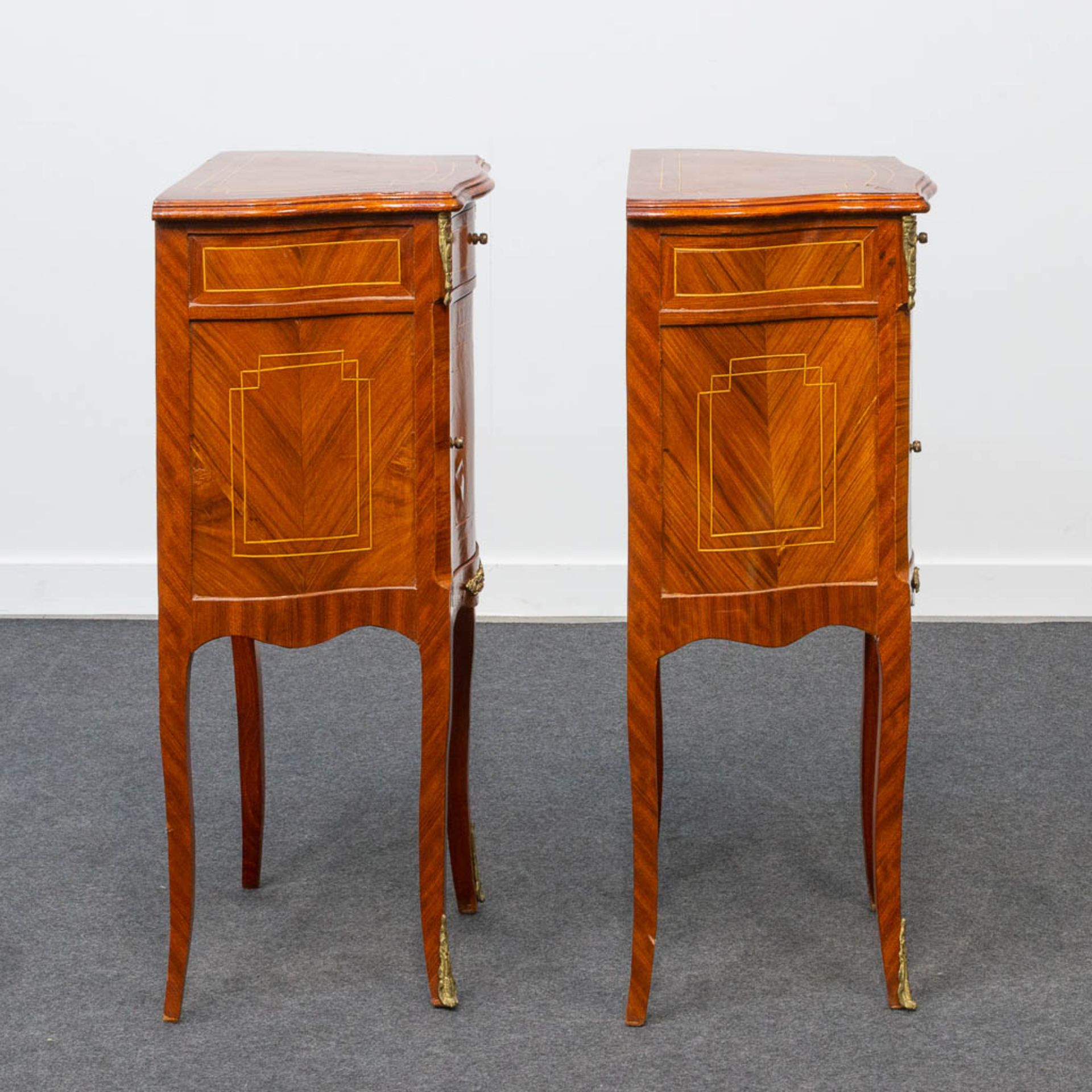 A pair of bronze mounted nightstands, inlaid with marquetry. Second half of the 20th century. - Image 13 of 22