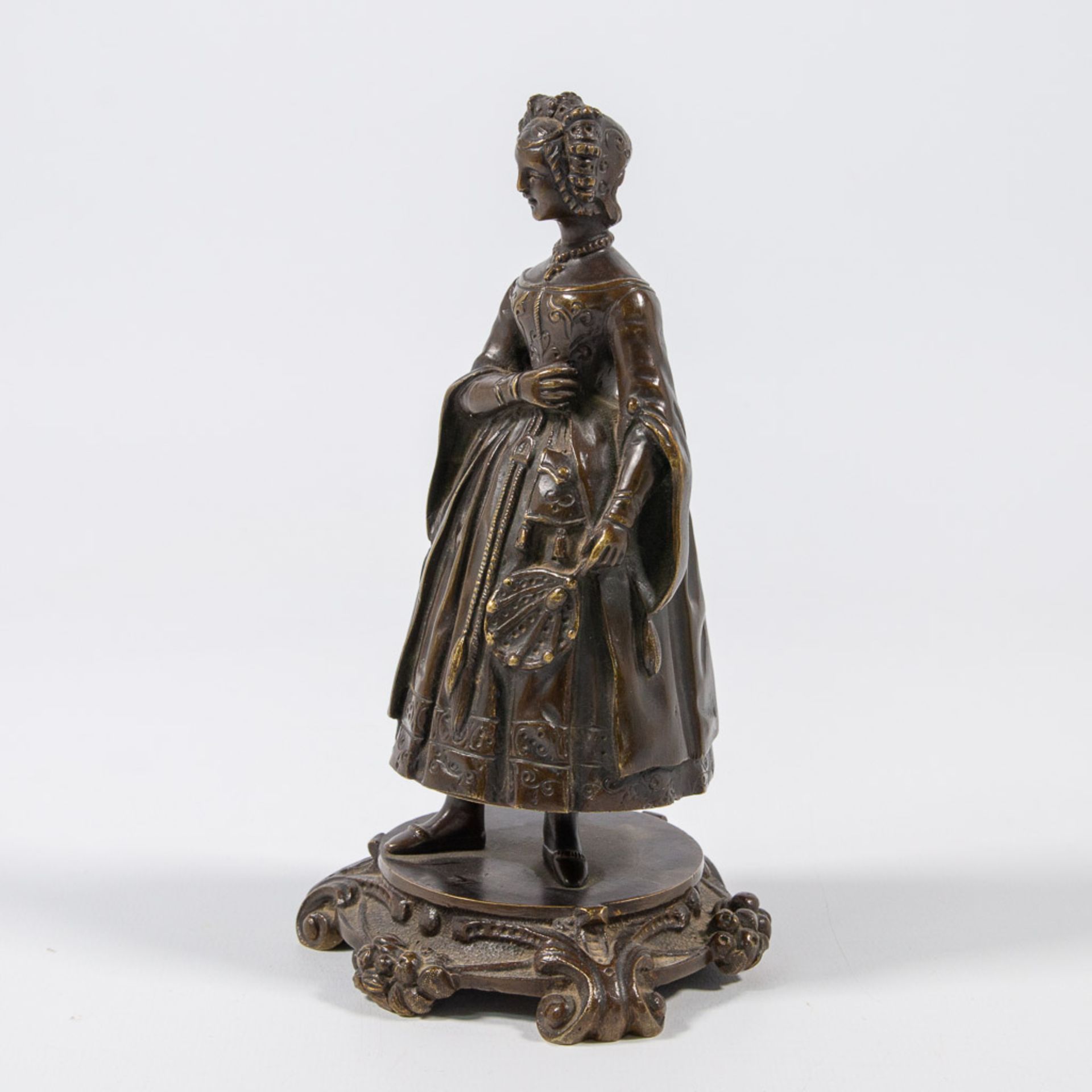 A figural bronze table bell, displayed as a lady with robe. - Bild 13 aus 21