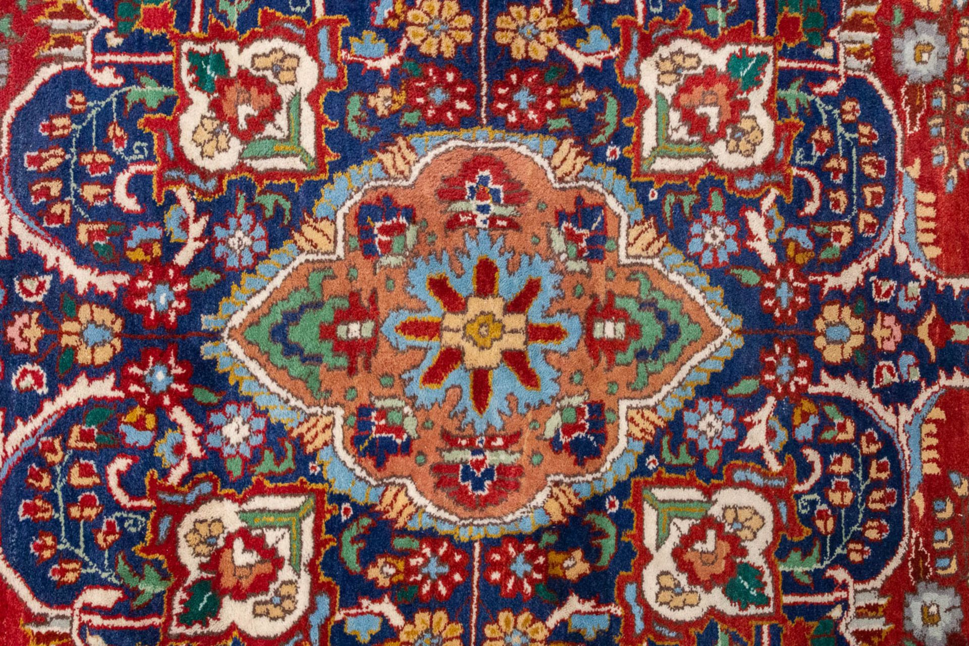 An Oriental, hand-made carpet 348 x 258 - Image 9 of 9