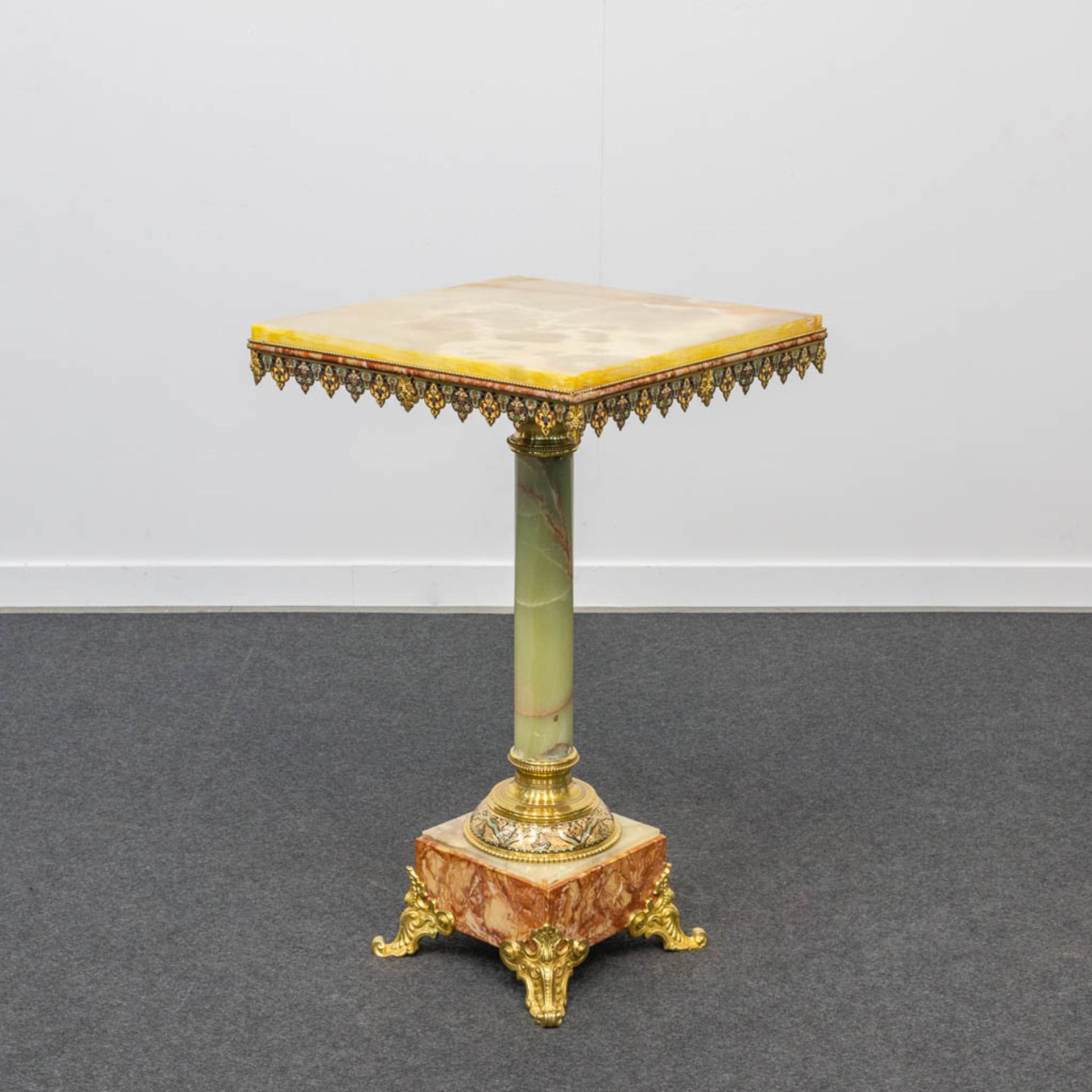 An exceptional side table made of onyx and marble, decorated with bronze and inlaid cloisonné - Bild 6 aus 14