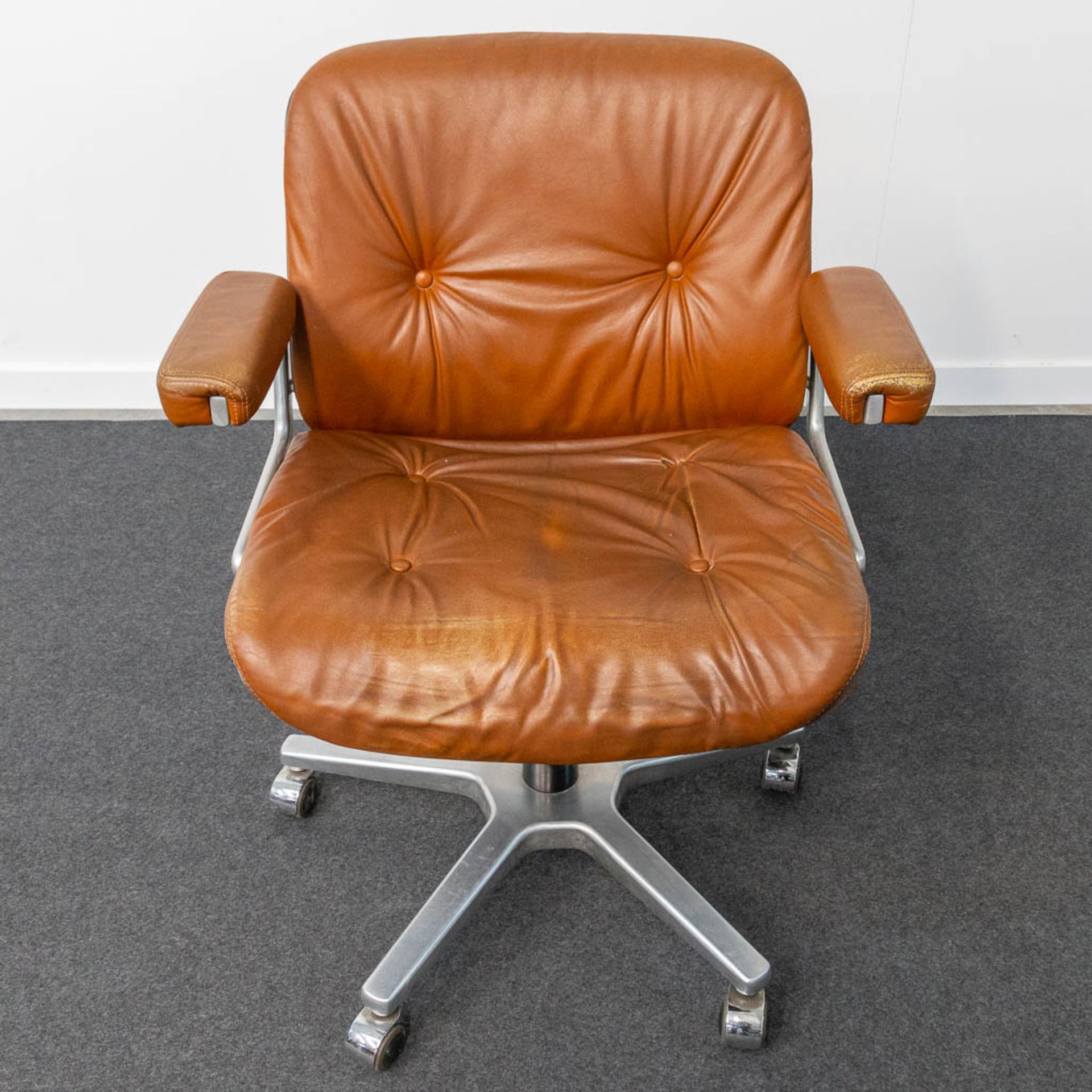 Martin STOLL (XX-XXI) A collection of 4 office chairs on wheels for Giroflex. Finished with leather - Bild 18 aus 22