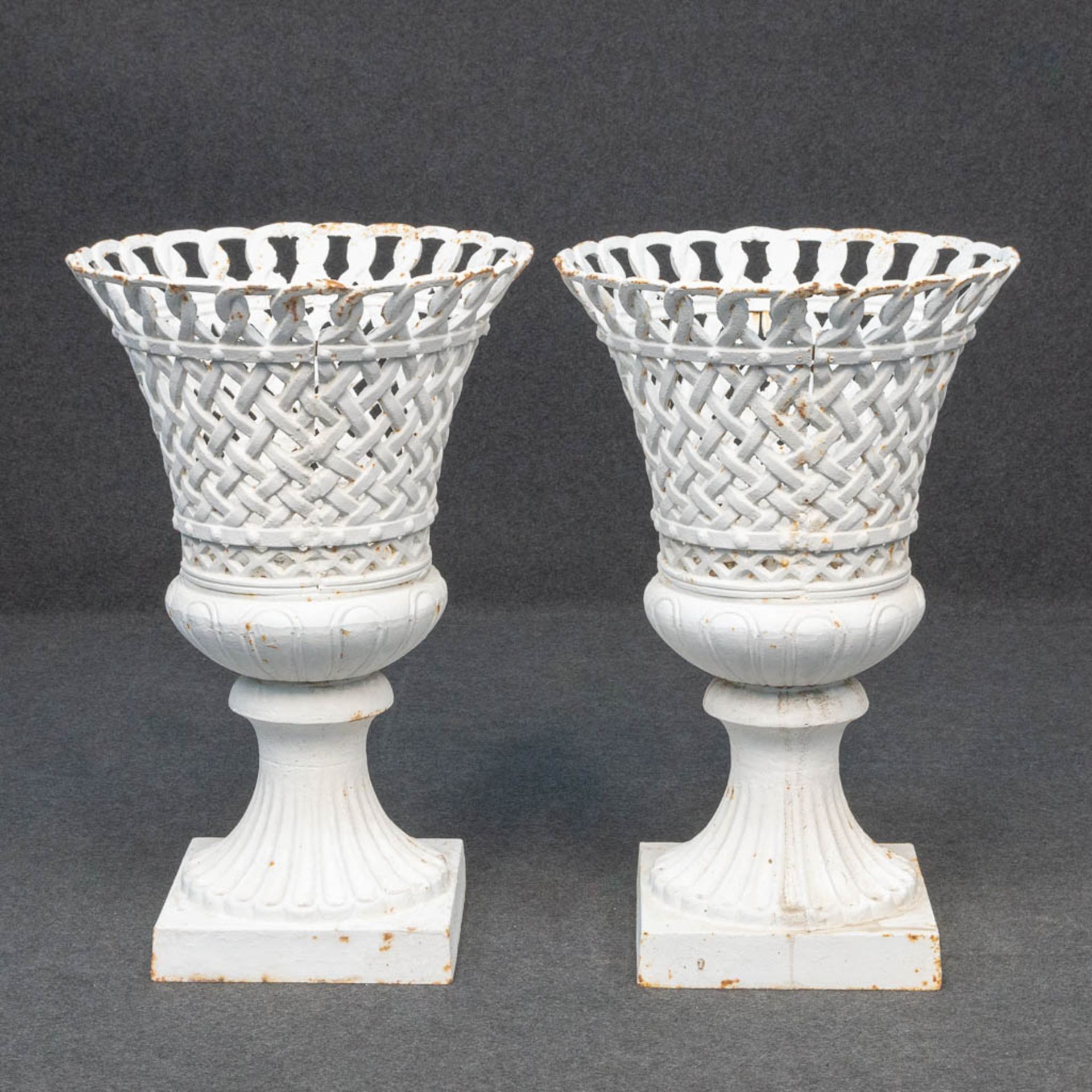 A pair of cast-iron garden vases, with basket style pattern. Second half of 20th century. - Image 9 of 17