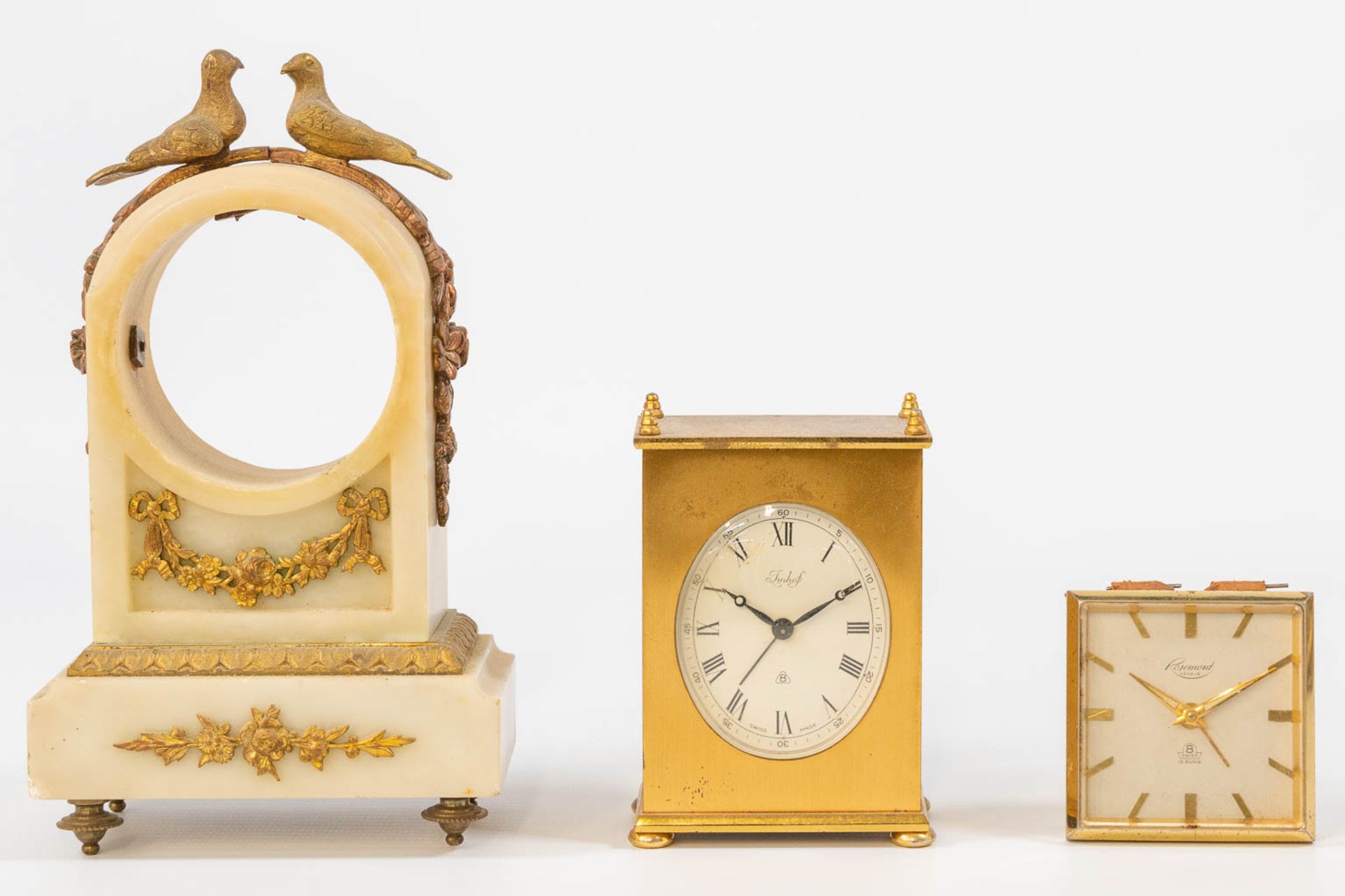 A collection of clocks and parts, a comptoise, an officers clock and table clock marked 'Jaeger Le C - Bild 15 aus 22