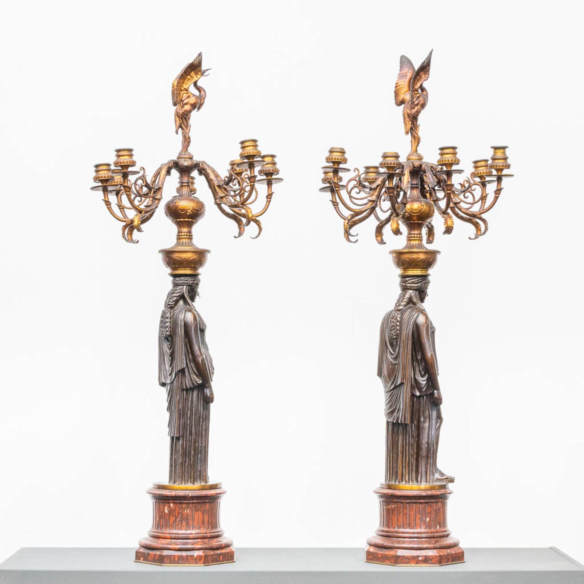 An Exceptionally large pair of bronze candelabra, in Empire style on a red marble base. Probably Bar - Bild 9 aus 14