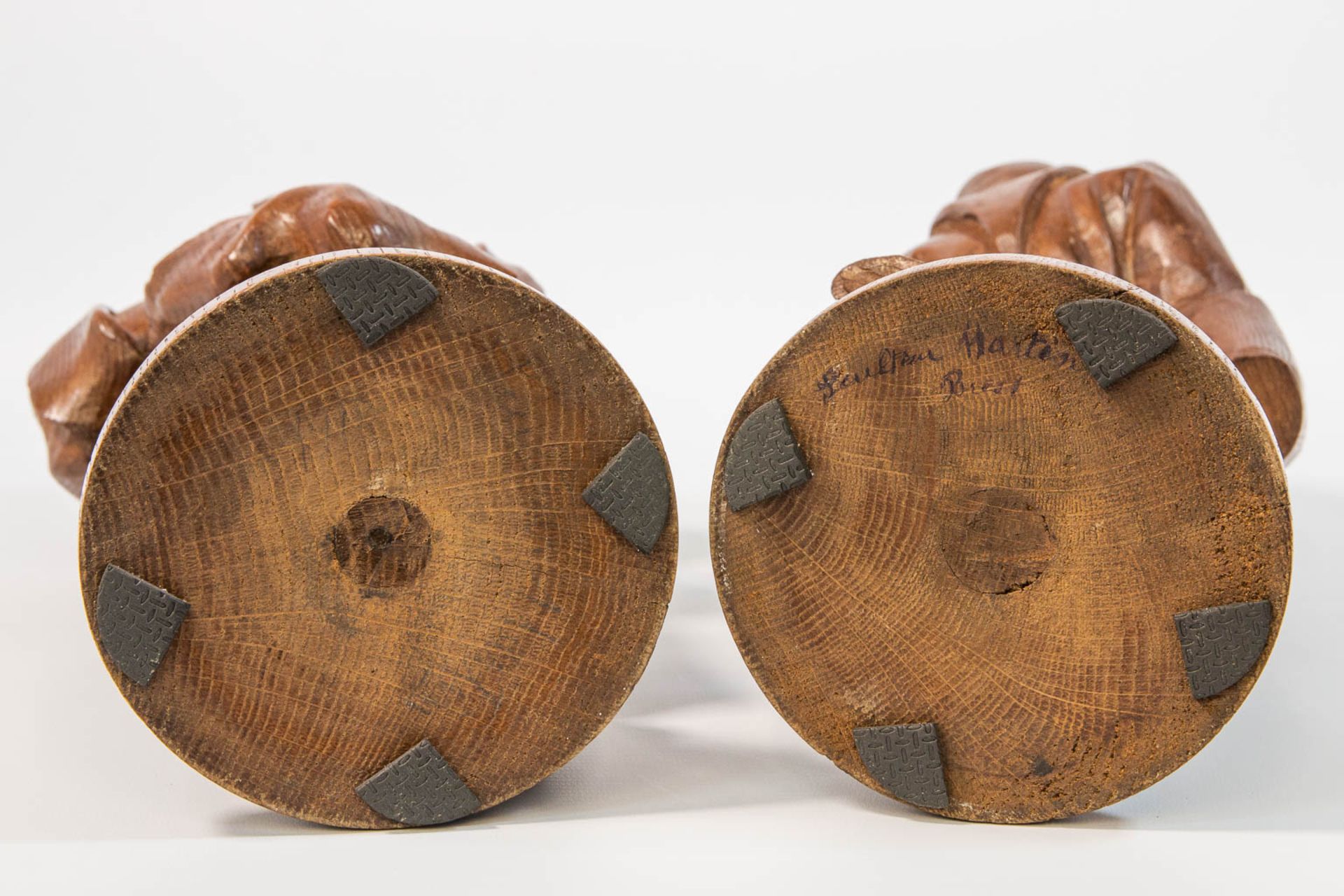 A pair of wood sculptures, 19th century. - Bild 8 aus 19