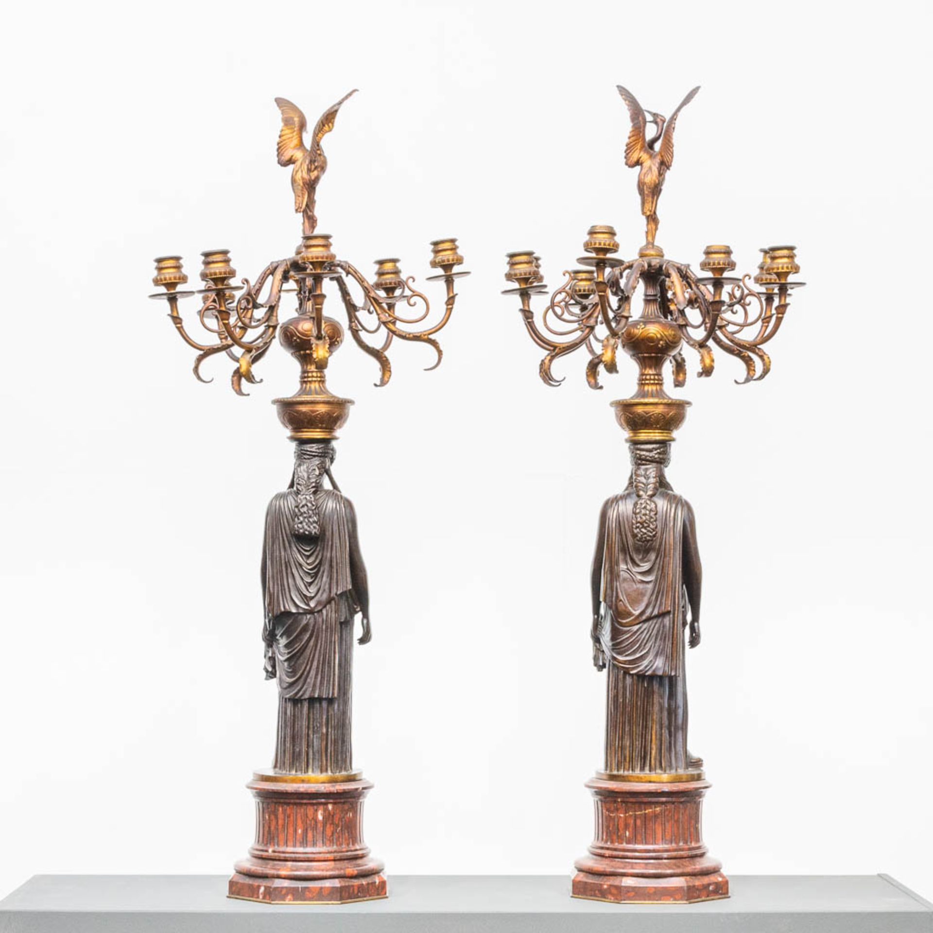 An Exceptionally large pair of bronze candelabra, in Empire style on a red marble base. Probably Bar - Bild 5 aus 14