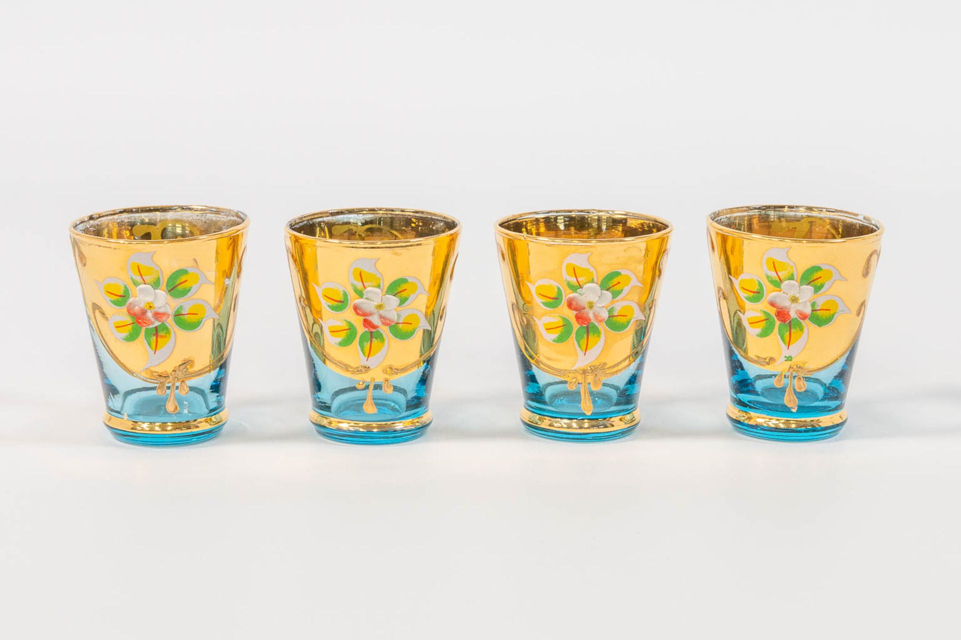 A decanter, glasses, and tray with gold painted flowers and etched decor. - Image 9 of 20