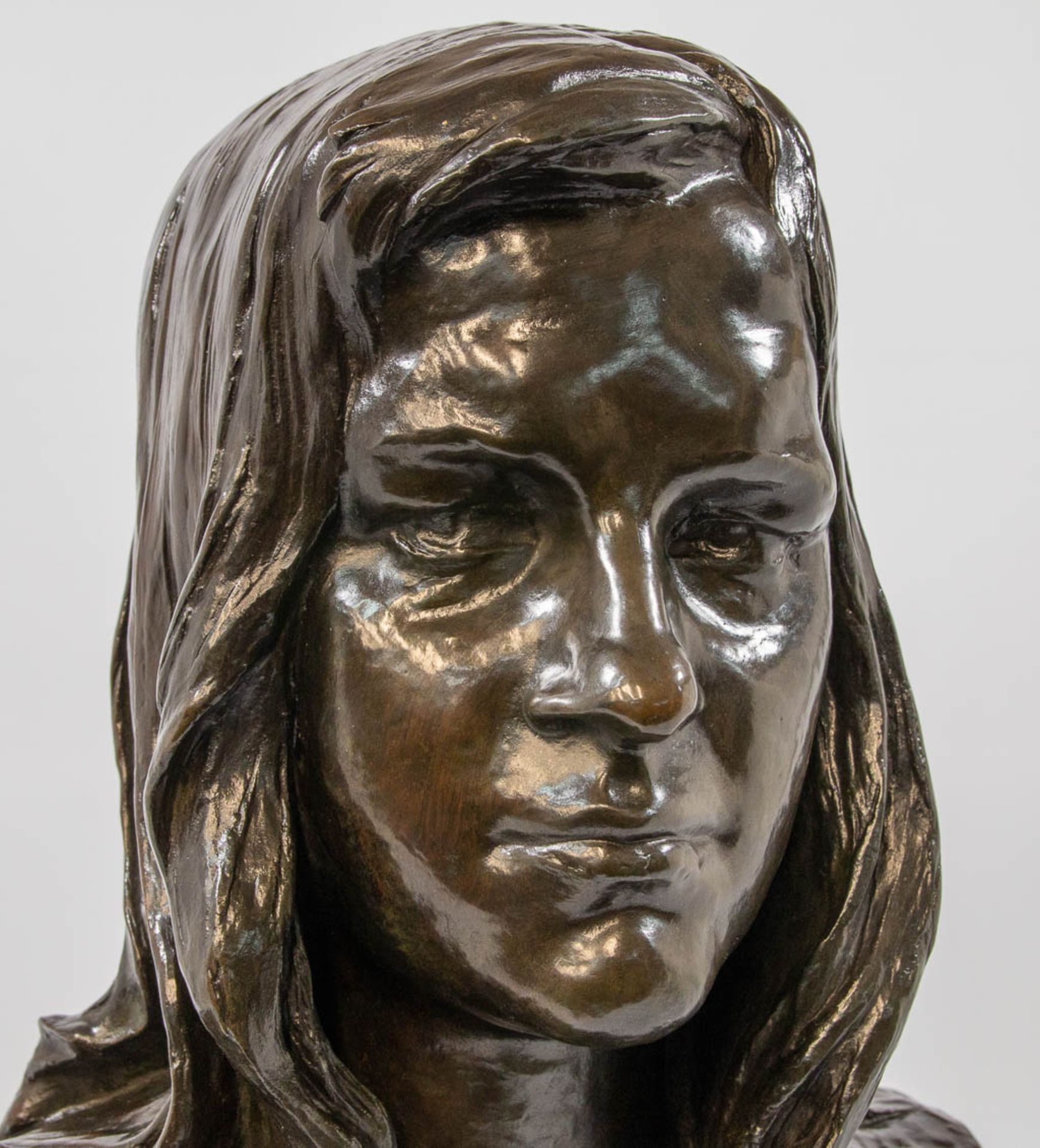 Paul DU BOIS (1858/59-1938) a bronze bust of a lady. - Bild 9 aus 12