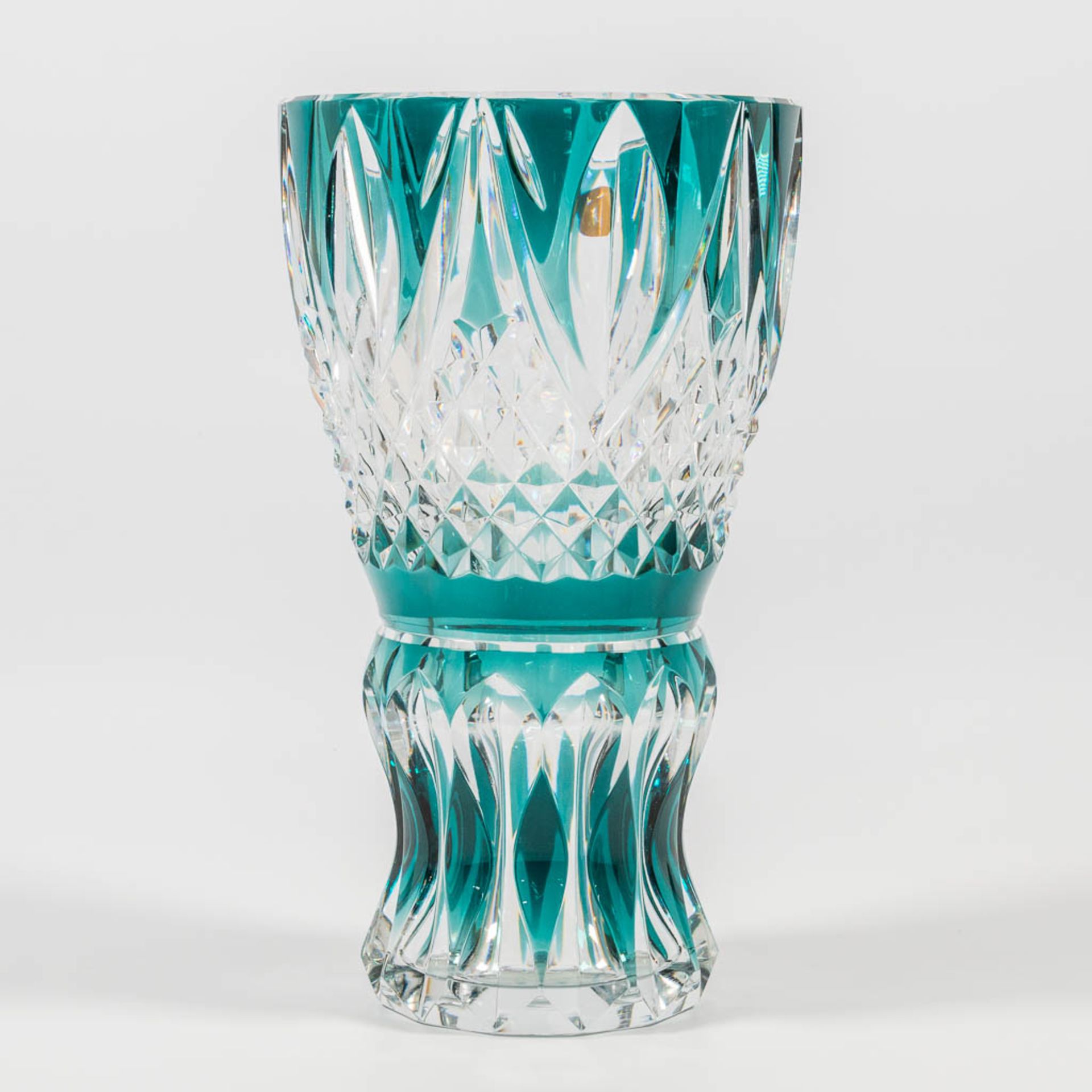 A large Val Saint Lambert crystal vase, marked with sticker and signature. - Image 4 of 13