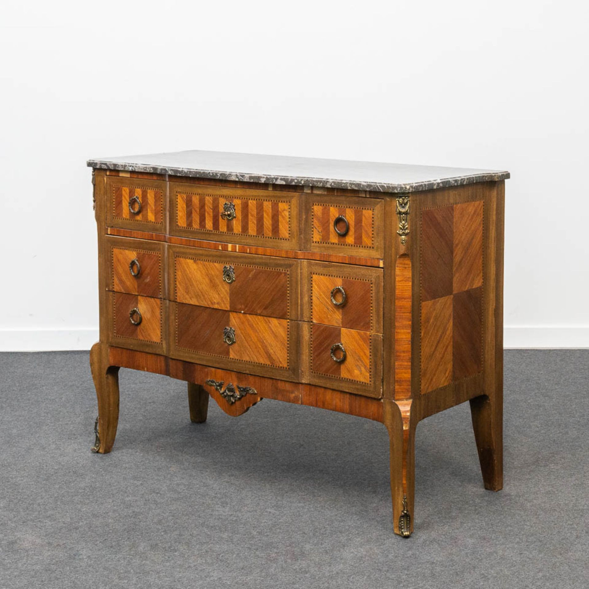 A bronze mounted 3-drawer commode with marble top. - Image 12 of 19