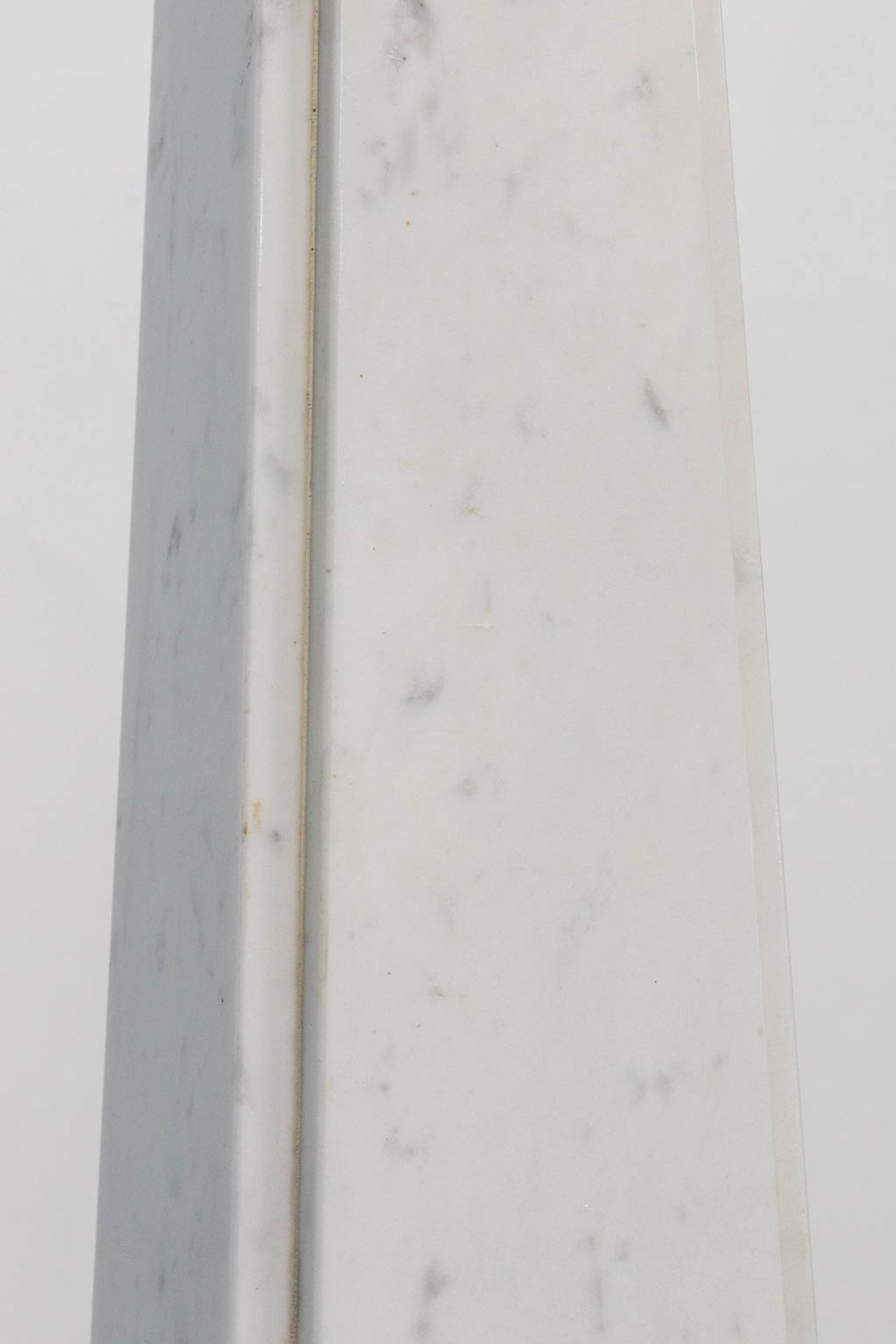 A standing lamp made of White carrara marble, combined with brass. 1960's. - Image 3 of 13