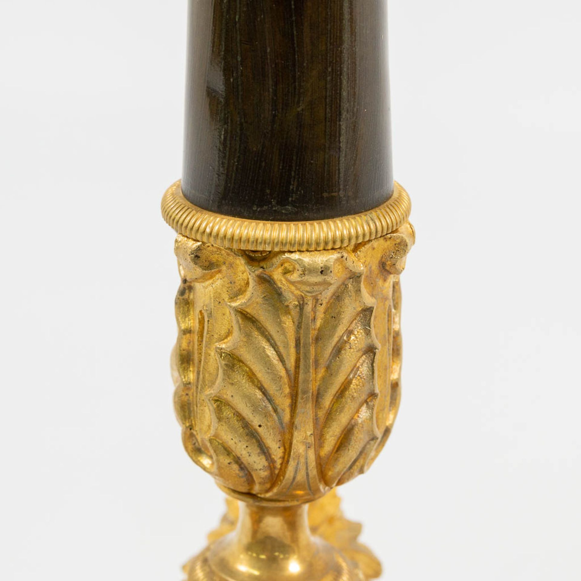 A pair of candlesticks made of ormolu bronze, Napoleon 3 style, 19th century. - Bild 7 aus 11