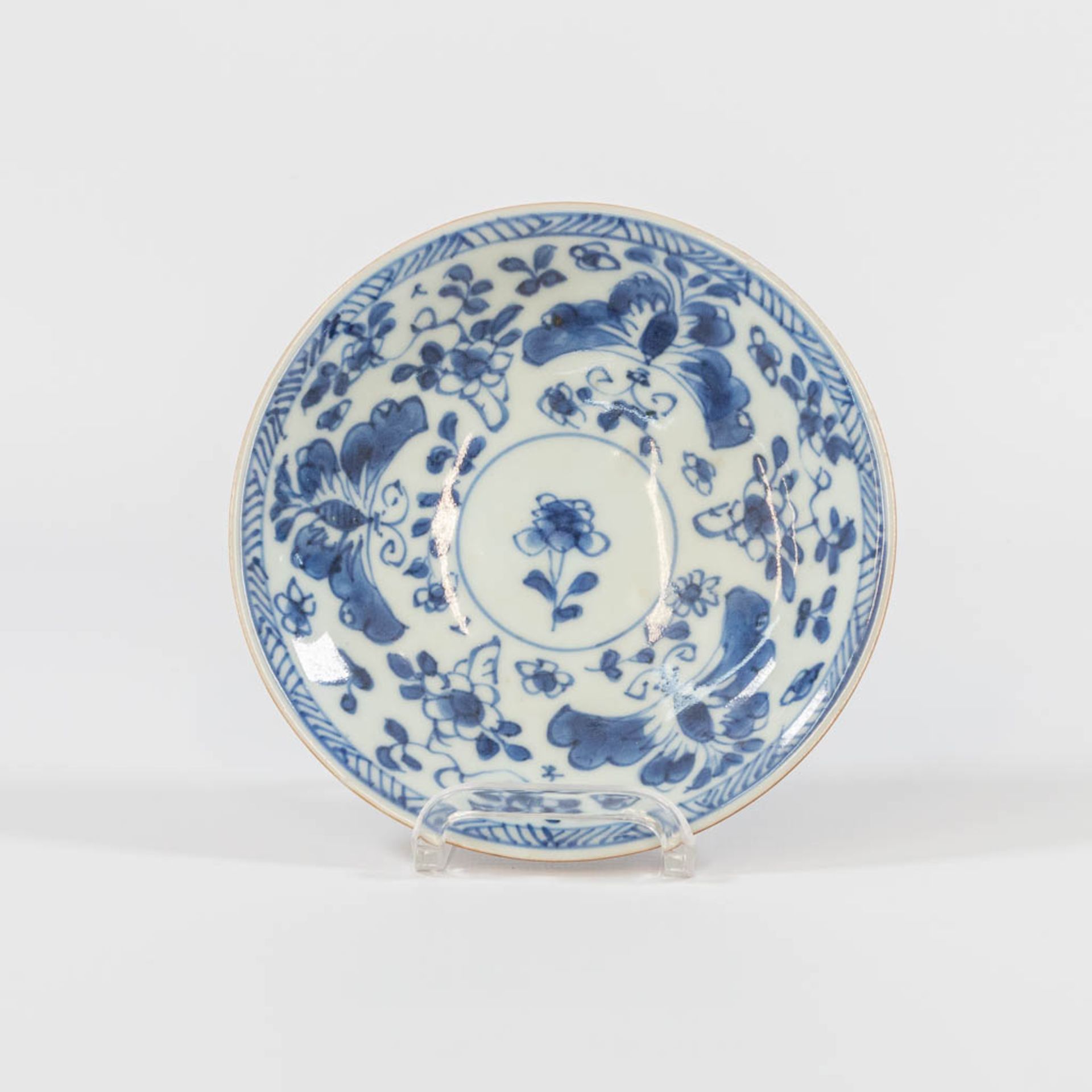 A collection of 12 Capucine Chinese porcelain items, consisting of 5 plates and 7 cups. - Bild 26 aus 26