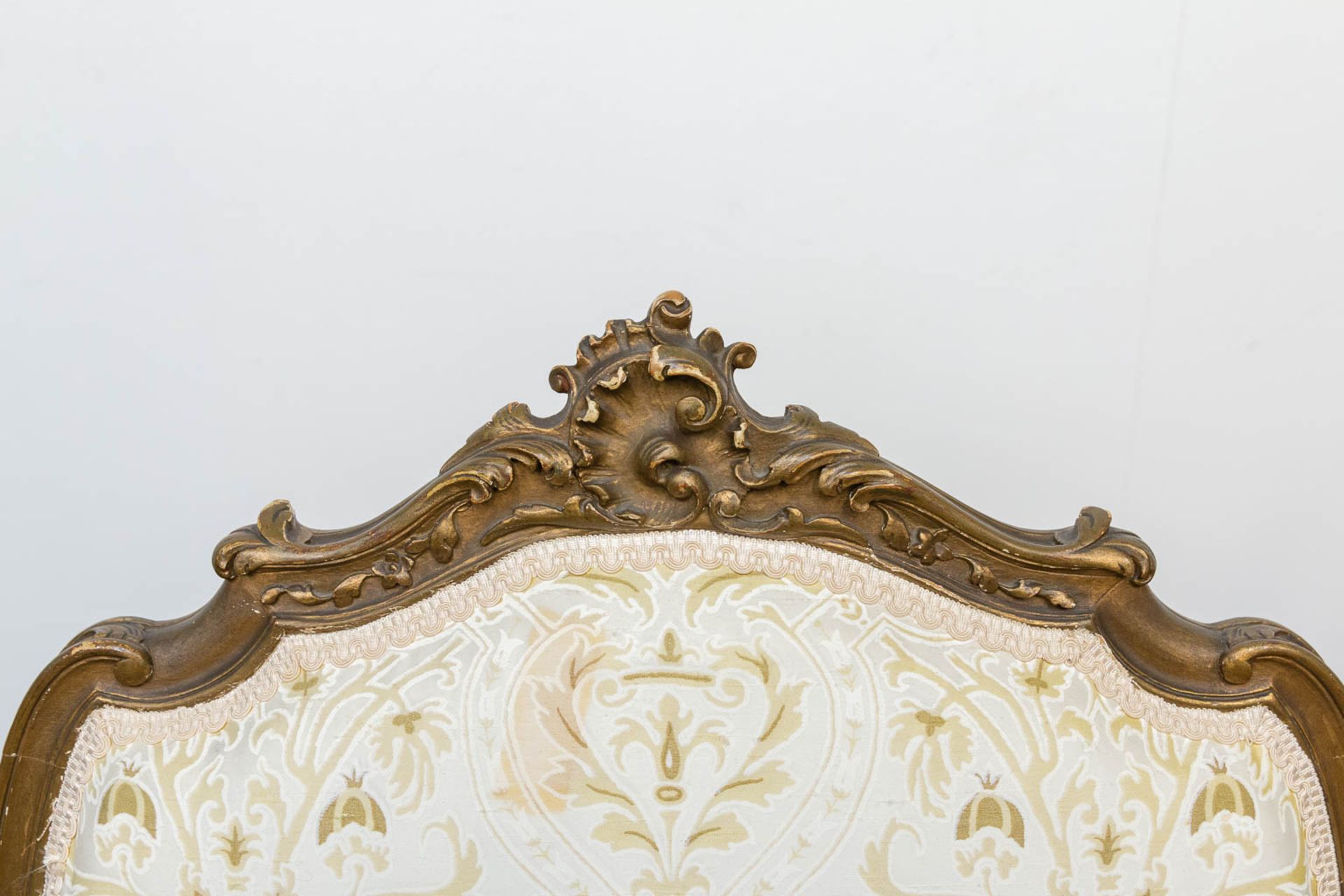 A pair of Louis XV style armchairs - Image 6 of 16