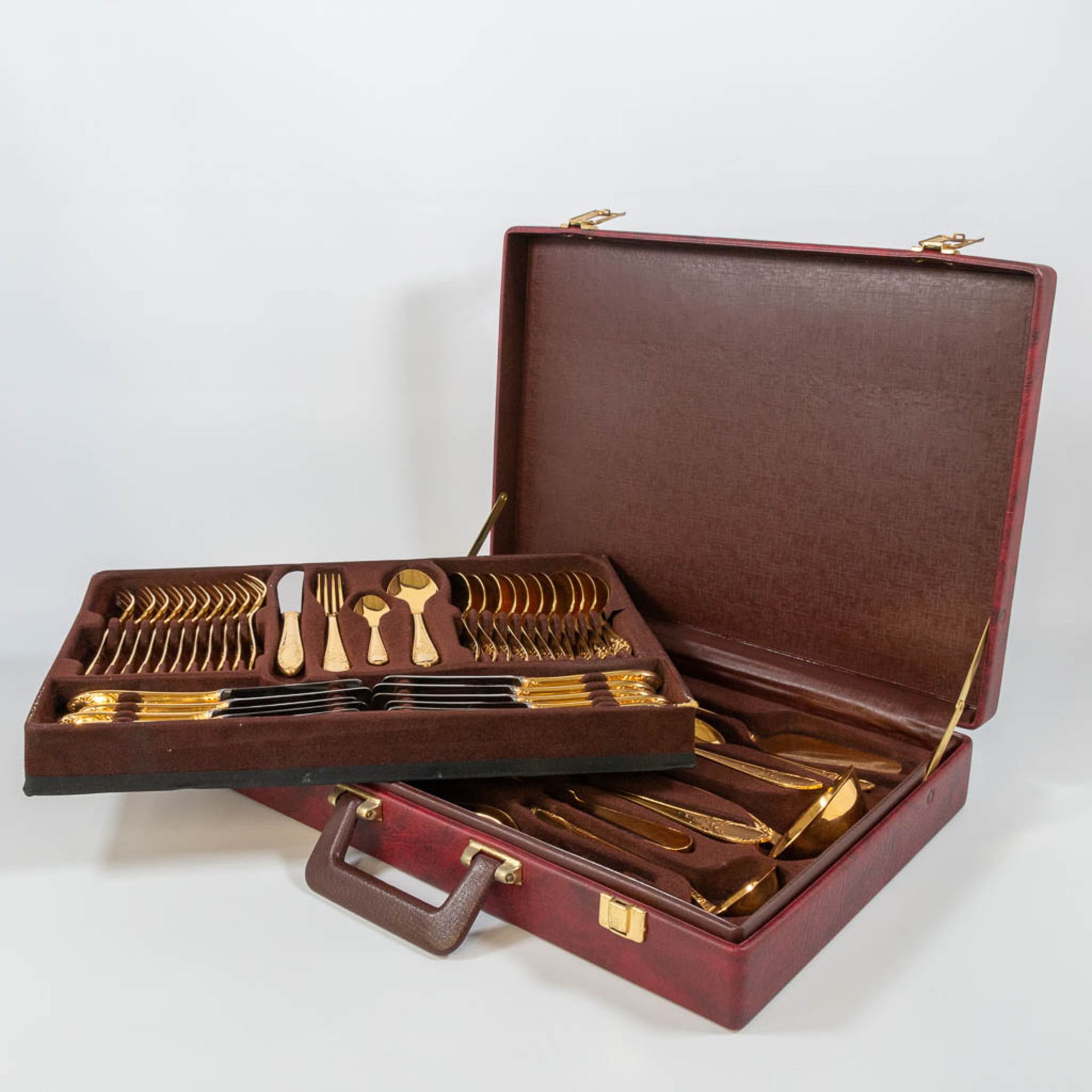 A gold-plated cuttlery set, made by Solingen in Germany. Inox 18/10 gold-plated 23 karat. - Bild 7 aus 23