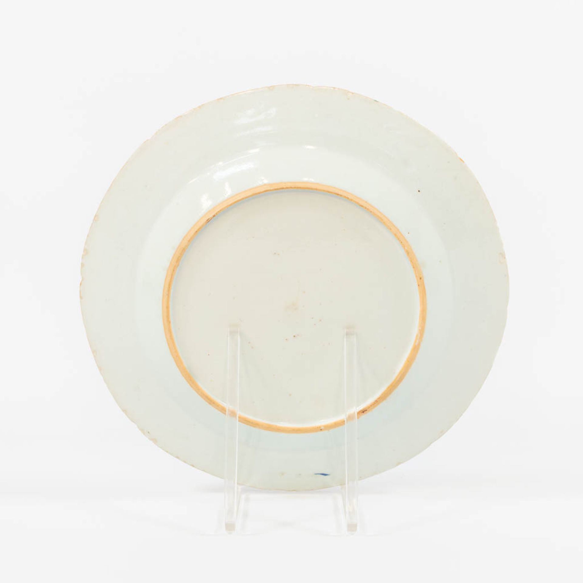 A collection of 6 display plates, famille rose. - Image 14 of 28