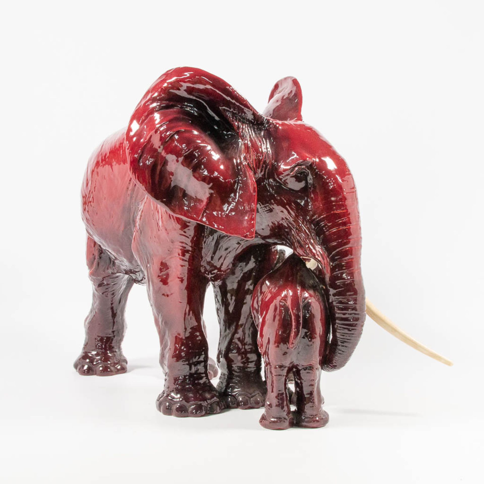 Guido CACCIAPUOTI (1892-1953) An elephant with calf made of red glazed ceramics - Image 6 of 25