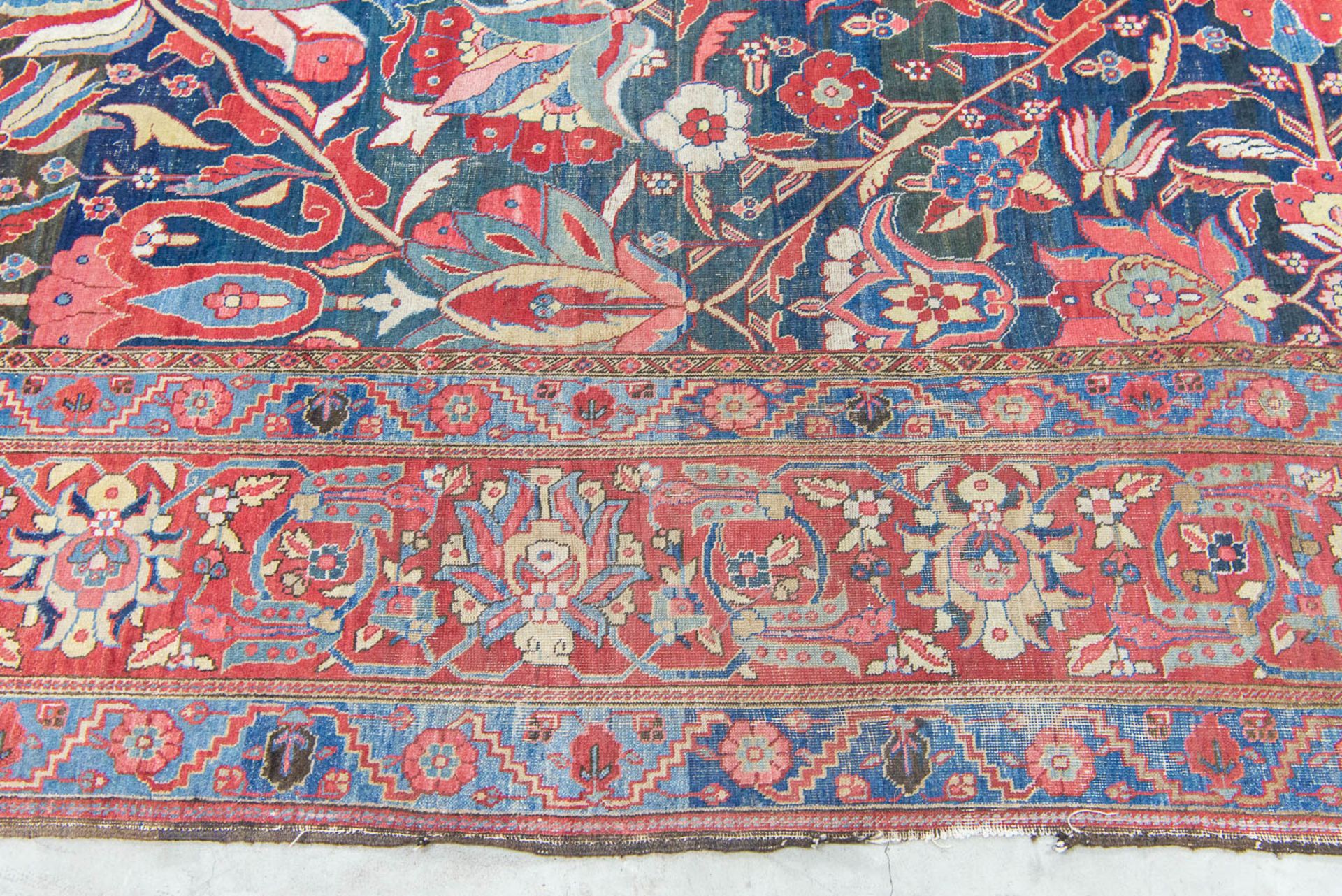 A large Bakhtiari hand-made oriental carpet. 555 x 343 - Bild 14 aus 15