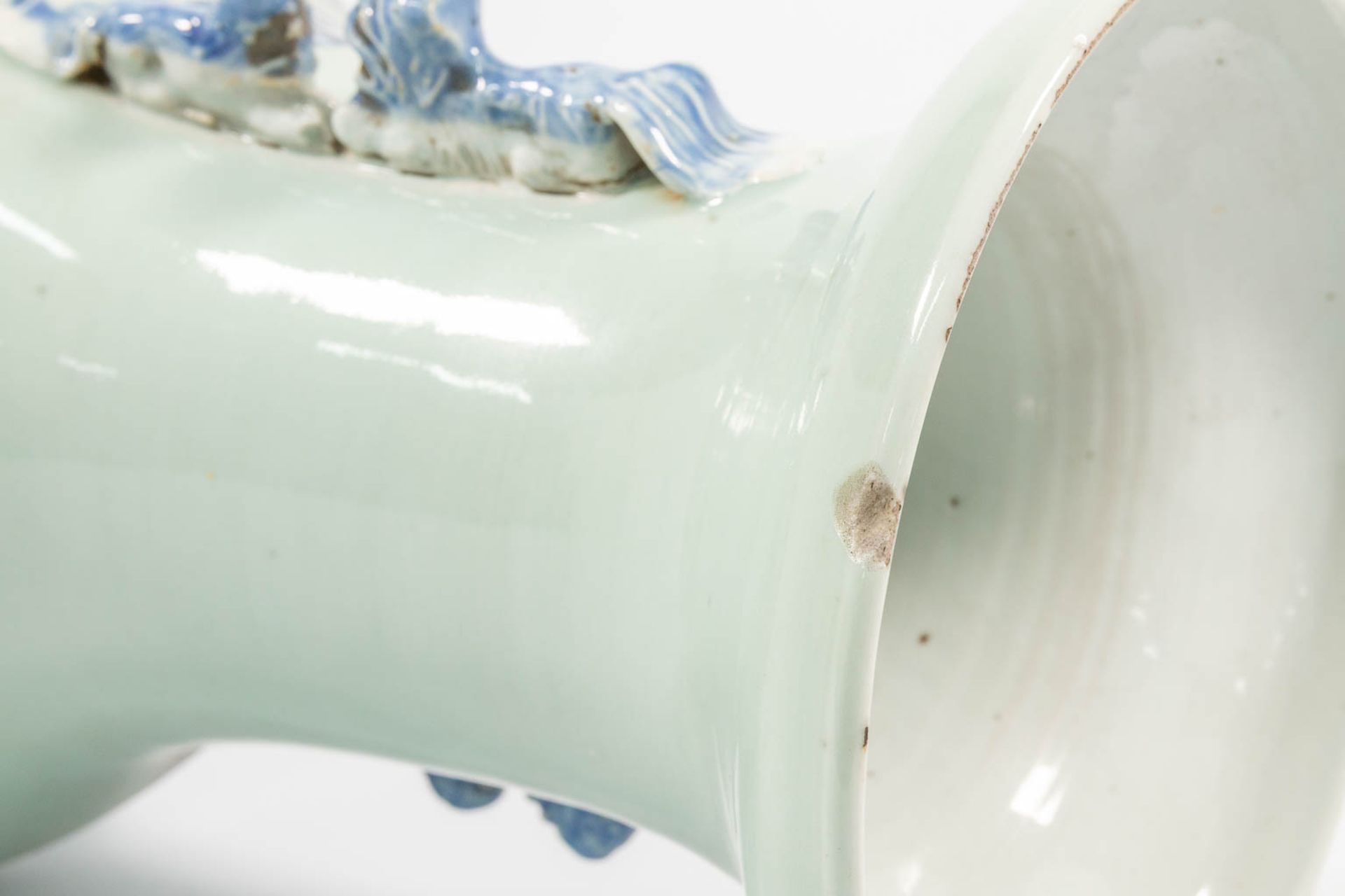A blue and white Chinese Vase with symbolic decor, combined with 2 blue and white porcelain plates. - Image 7 of 33