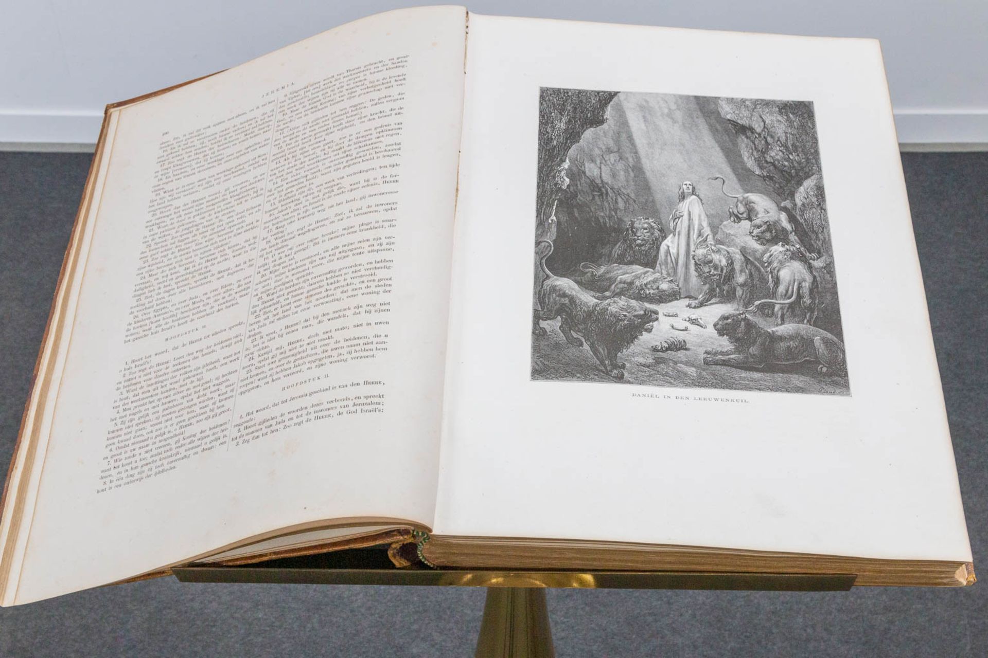 A pair of bibles 'The holy writing', the old and new testament, with 200 images by Gustave Doré. - Image 15 of 15