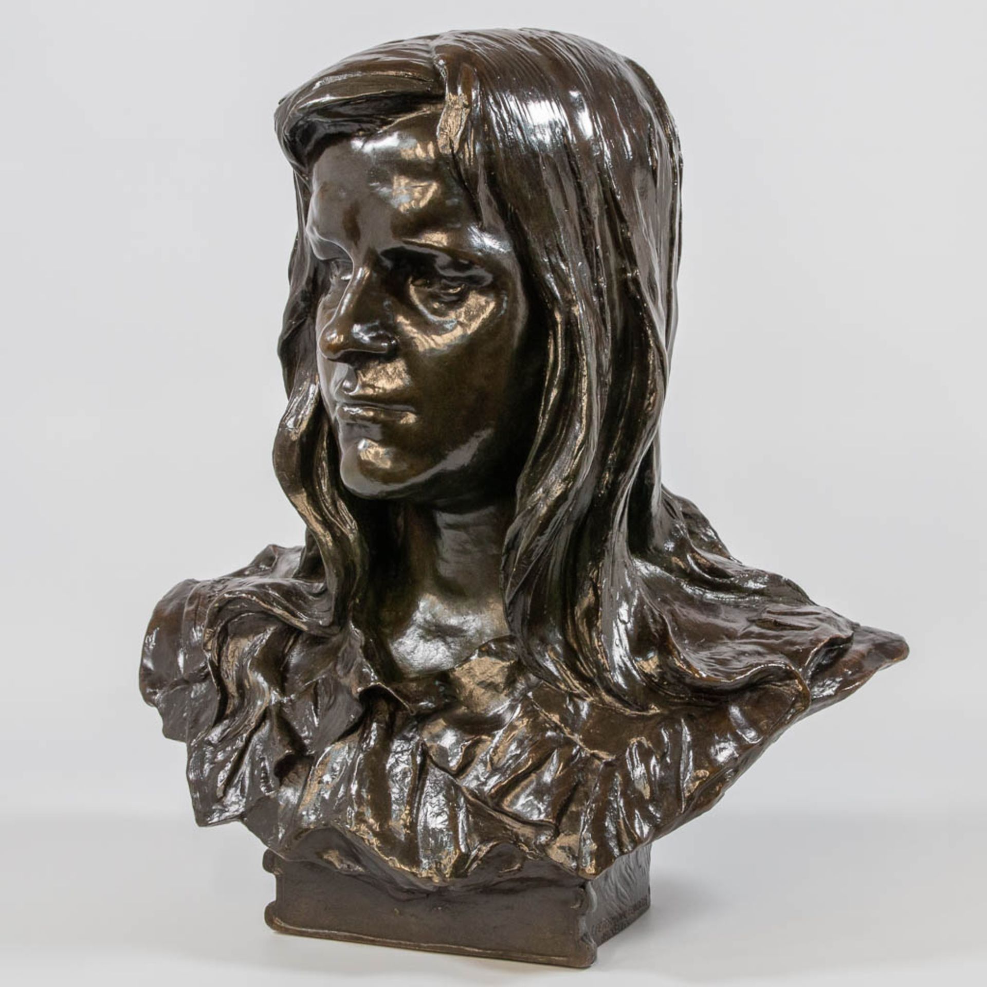 Paul DU BOIS (1858/59-1938) a bronze bust of a lady. - Bild 2 aus 12